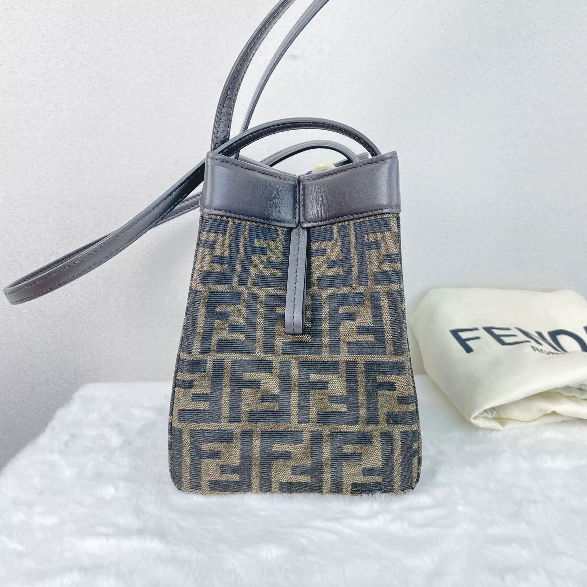 Fendi Pre-loved Bag Very good condition Size ONE SIZE - 3 Thumbnail