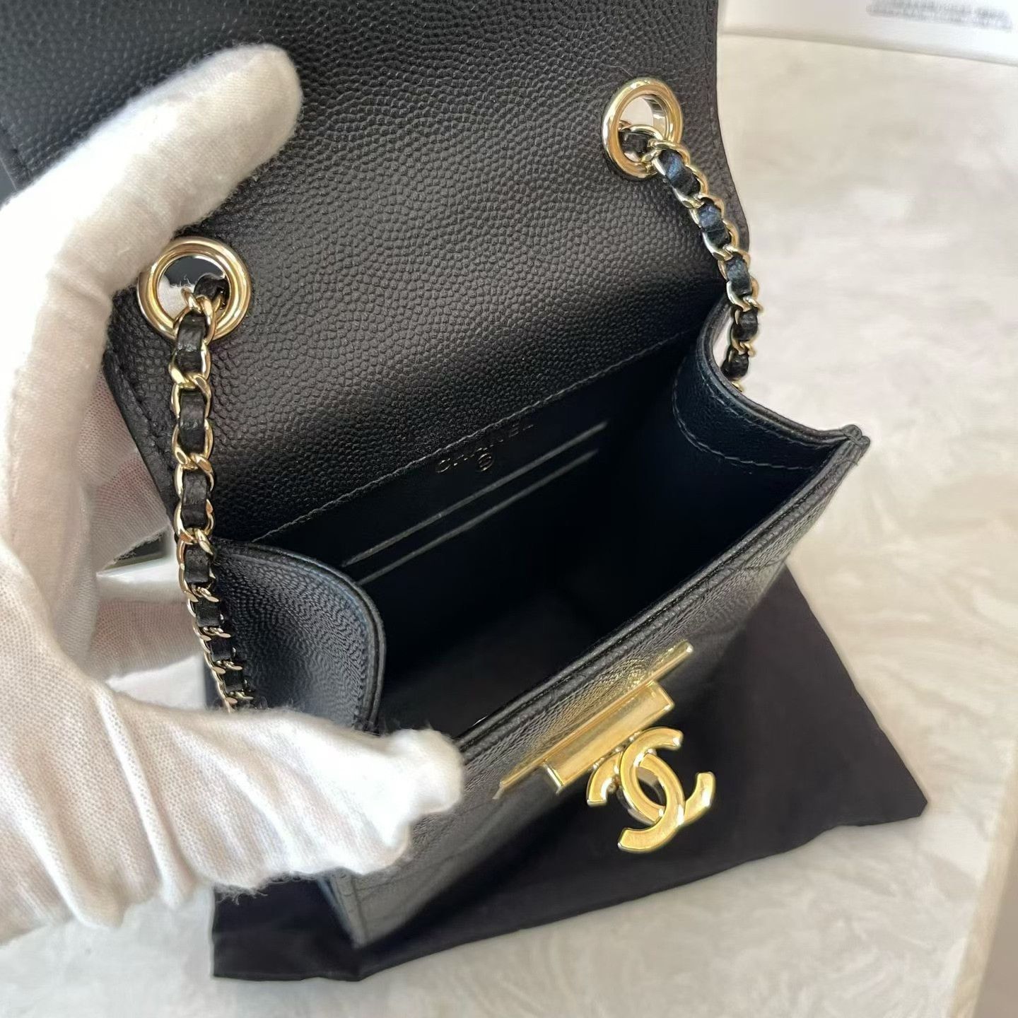 Chanel Pre-loved Bag Very good condition Size ONE SIZE - 8 Thumbnail