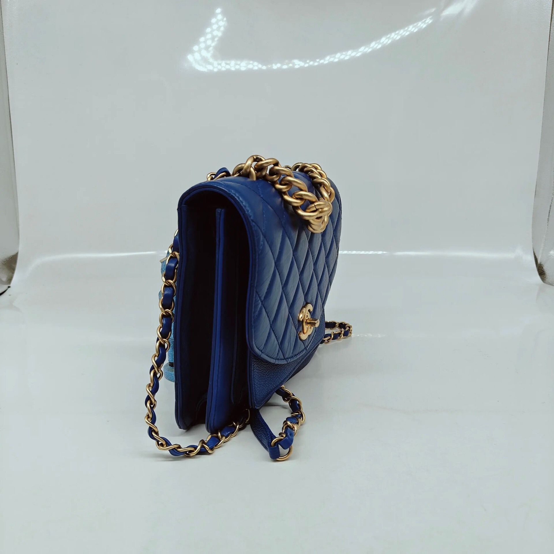Chanel Pre-loved Bag Very good condition Size ONE SIZE - 2 Thumbnail