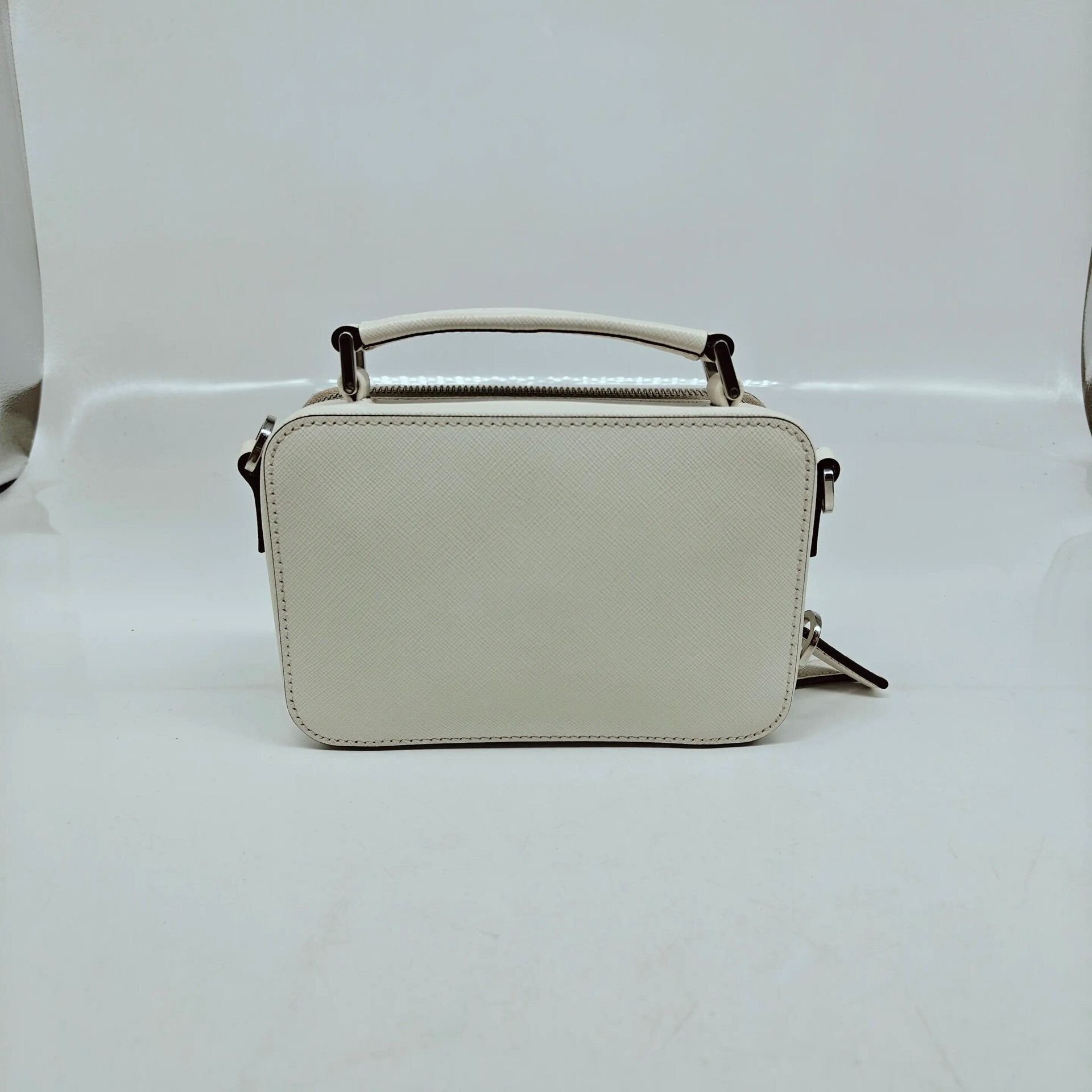 Prada Pre-loved Bag Very good condition Size ONE SIZE - 4 Thumbnail