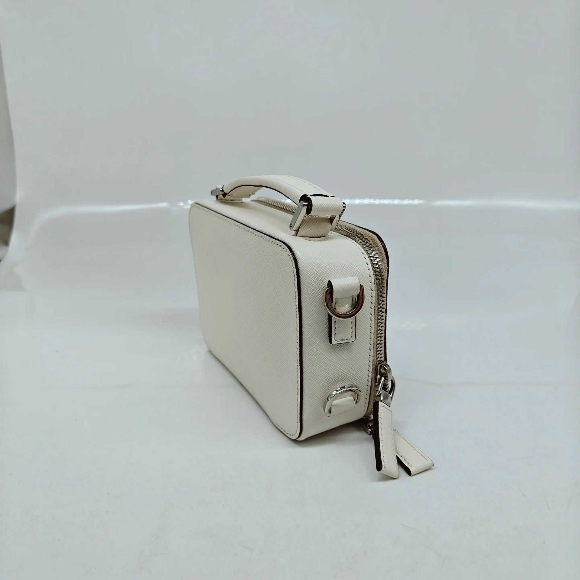 Prada Pre-loved Bag Very good condition Size ONE SIZE - 3 Thumbnail