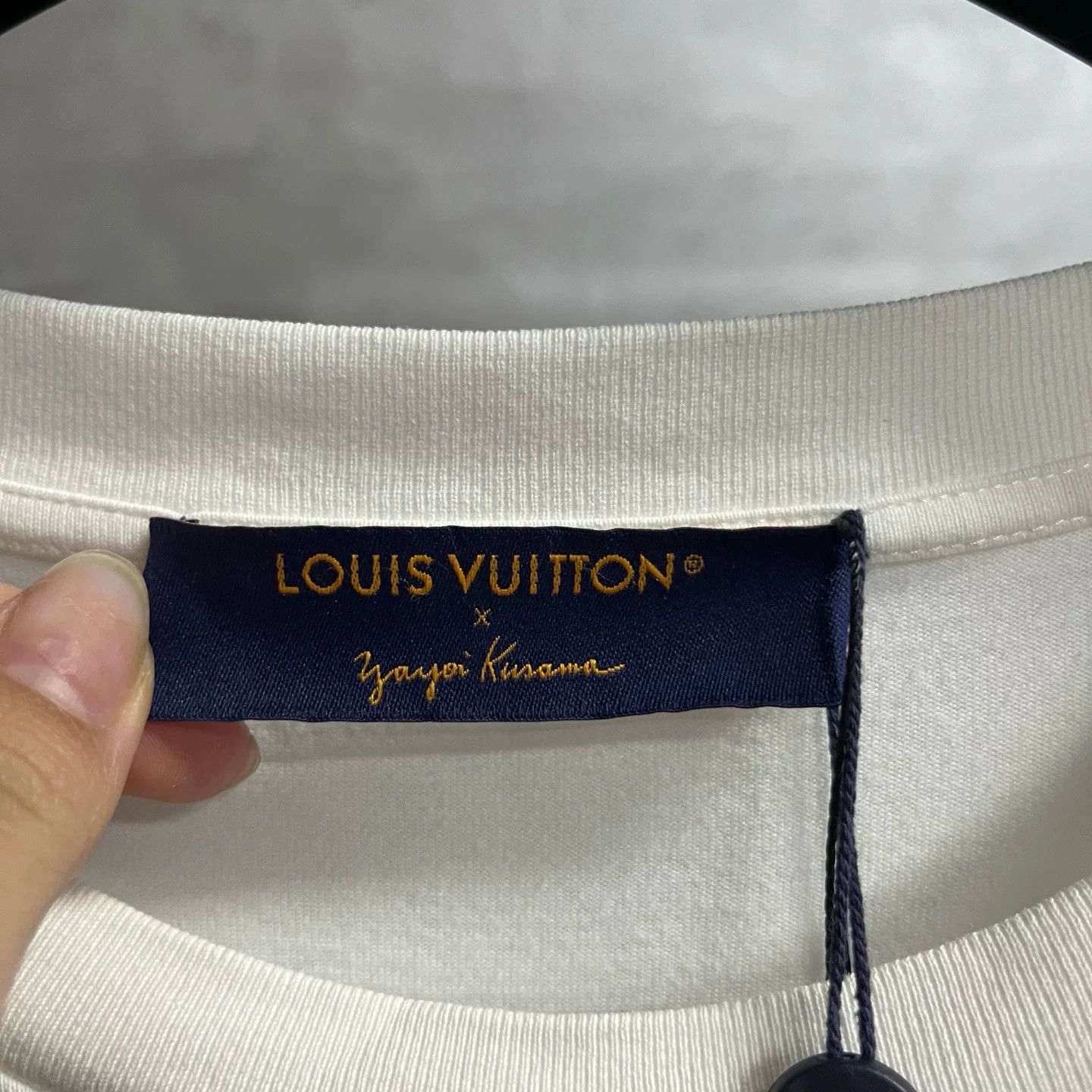 Louis Vuitton Louis Vuitton Retro Printed White T-Shirt L Women Size L / US 10 / IT 46 - 2 Thumbnail