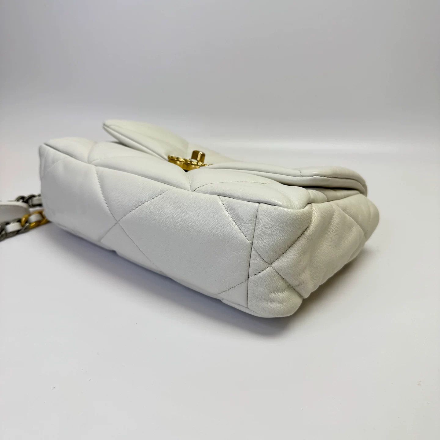 Chanel Pre-loved Bag Very good condition Size ONE SIZE - 6 Thumbnail