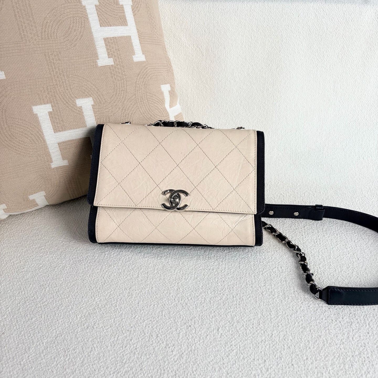 Chanel Pre-loved Bag Very good condition Size ONE SIZE - 2 Thumbnail