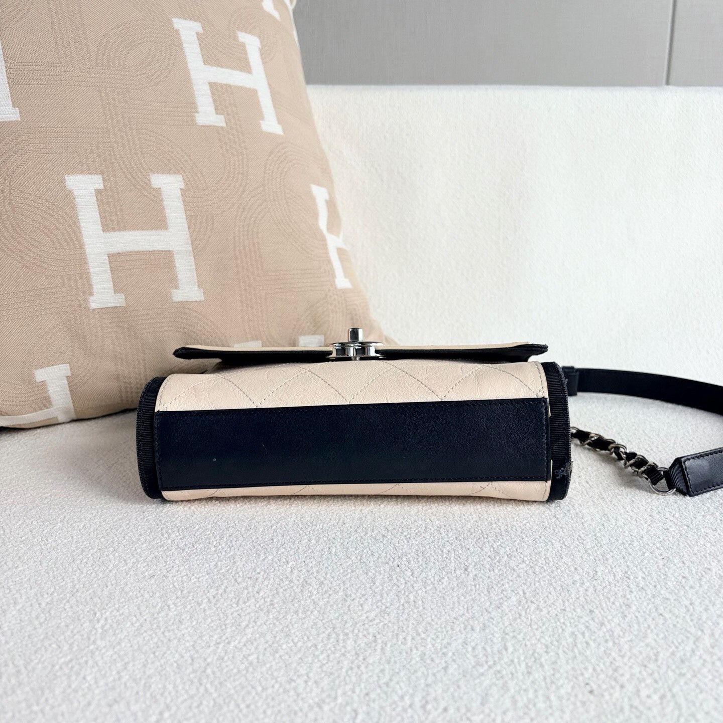 Chanel Pre-loved Bag Very good condition Size ONE SIZE - 5 Thumbnail