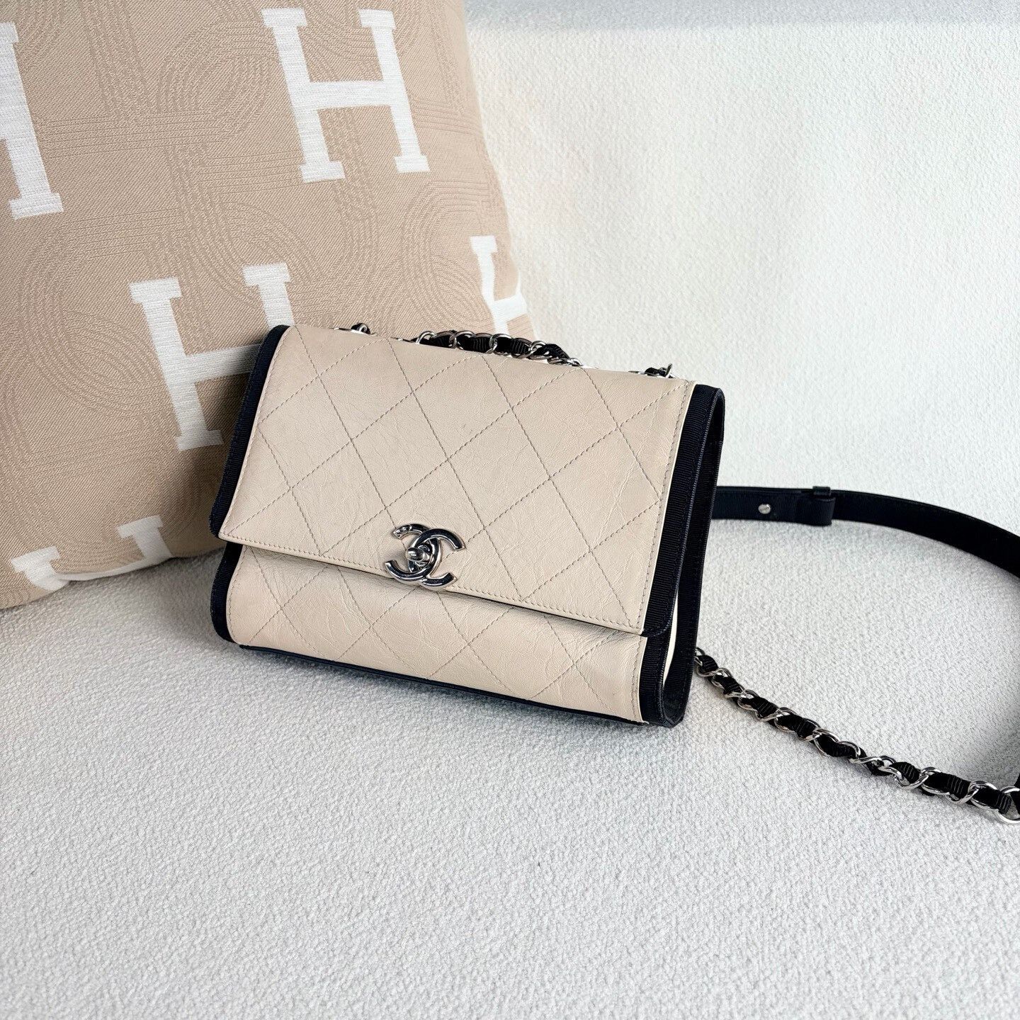 Chanel Pre-loved Bag Very good condition Size ONE SIZE - 4 Thumbnail
