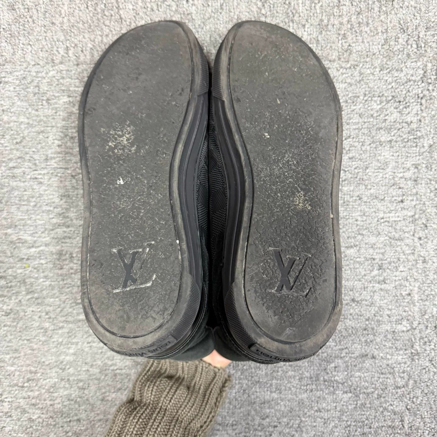 Louis Vuitton Louis Vuitton Leather Black Lowtop Sneakers 5.5 Women Size US 5.5 / IT 35.5 - 5 Thumbnail