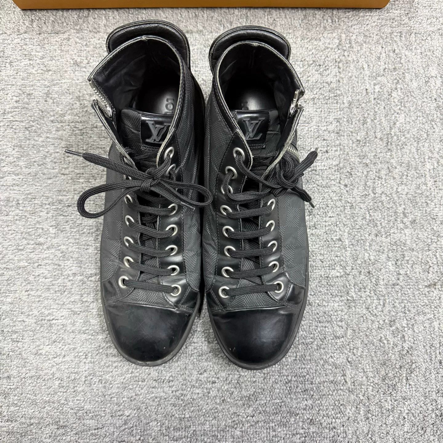 Louis Vuitton Louis Vuitton Leather Black Lowtop Sneakers 5.5 Women Size US 5.5 / IT 35.5 - 3 Thumbnail