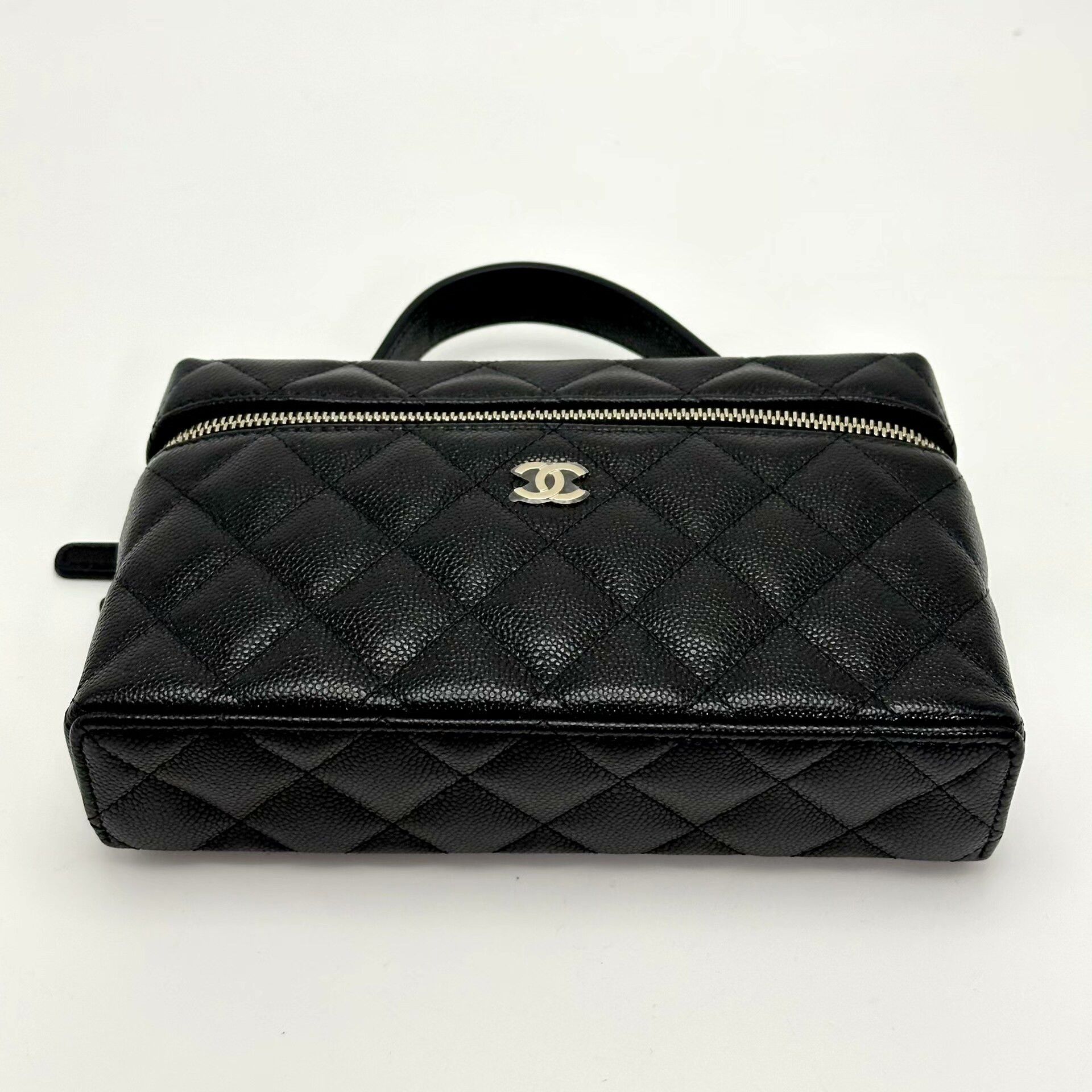 Chanel Pre-loved Bag Very good condition Size ONE SIZE - 5 Thumbnail