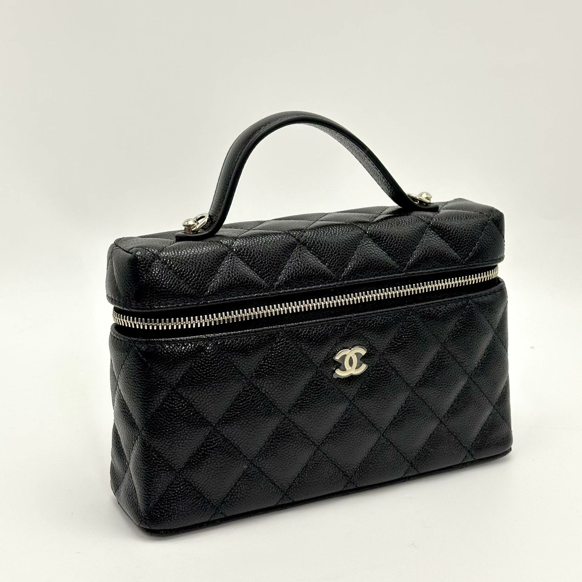 Chanel Pre-loved Bag Very good condition Size ONE SIZE - 2 Thumbnail