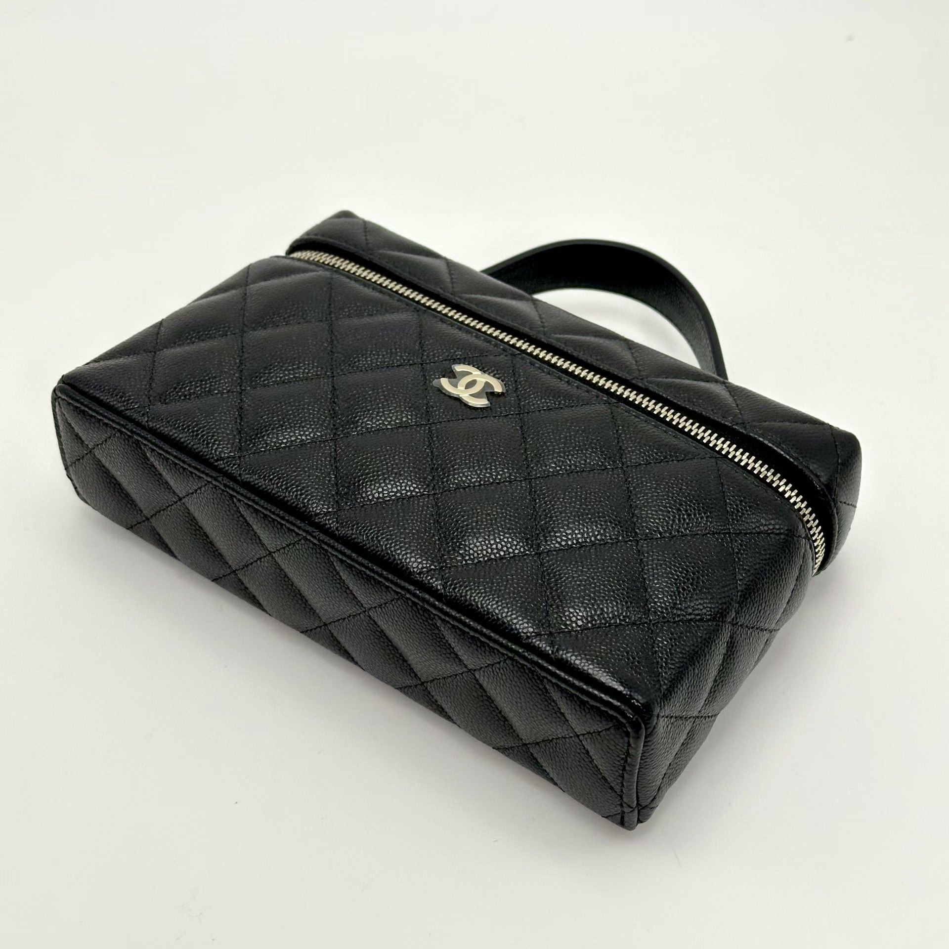 Chanel Pre-loved Bag Very good condition Size ONE SIZE - 6 Thumbnail