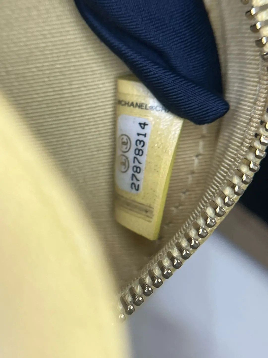 Chanel Pre-loved Bag Very good condition Size ONE SIZE - 6 Thumbnail