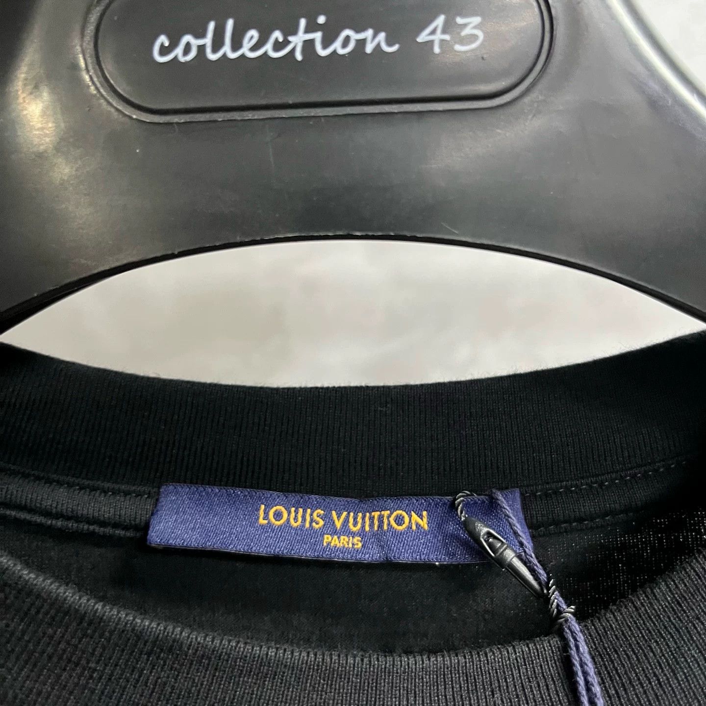 Louis Vuitton Louis Vuitton Retro Printed Multi T-Shirt M Women Size M / US 6-8 / IT 42-44 - 2 Thumbnail