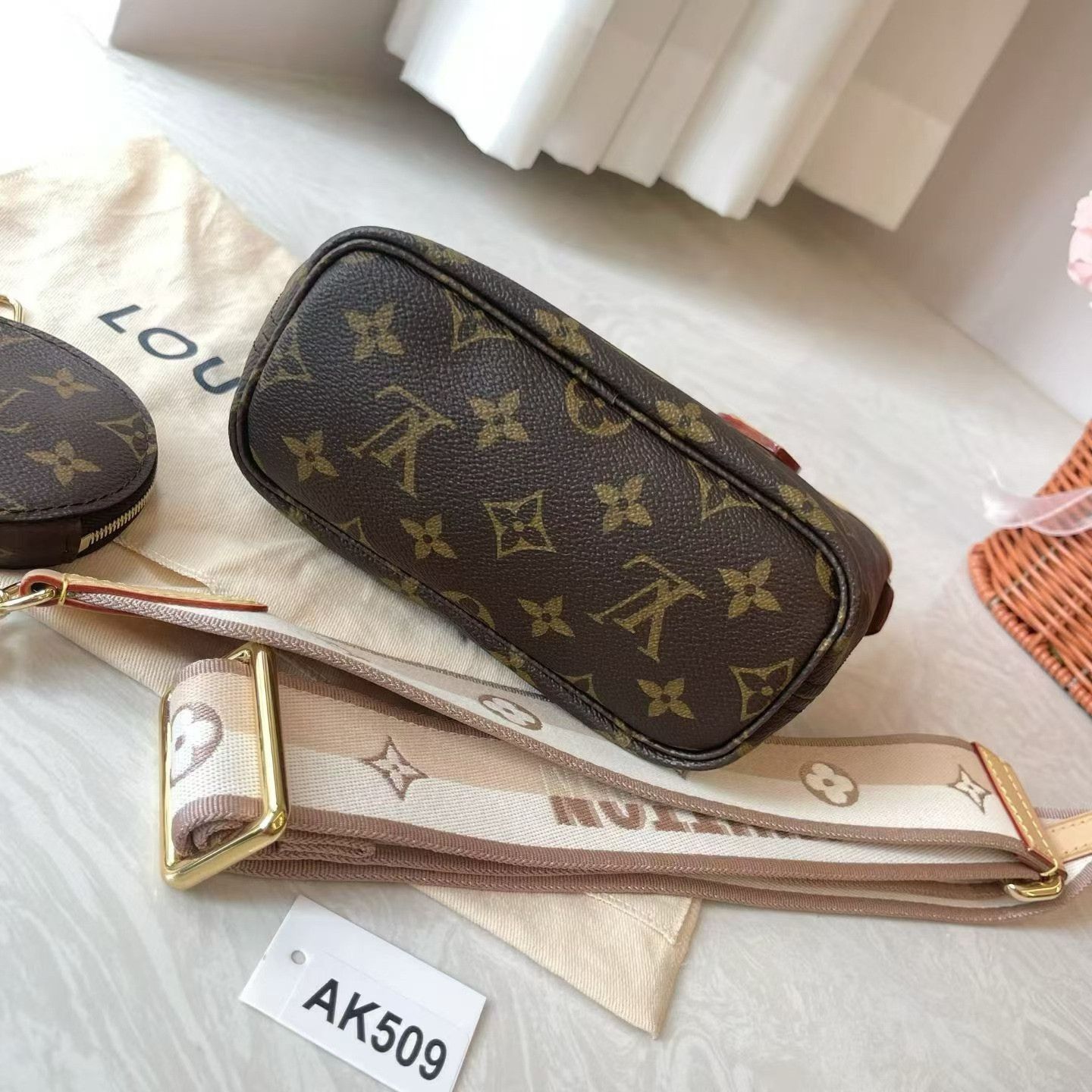Louis Vuitton Pre-loved Bag Very good condition Size ONE SIZE - 9 Thumbnail