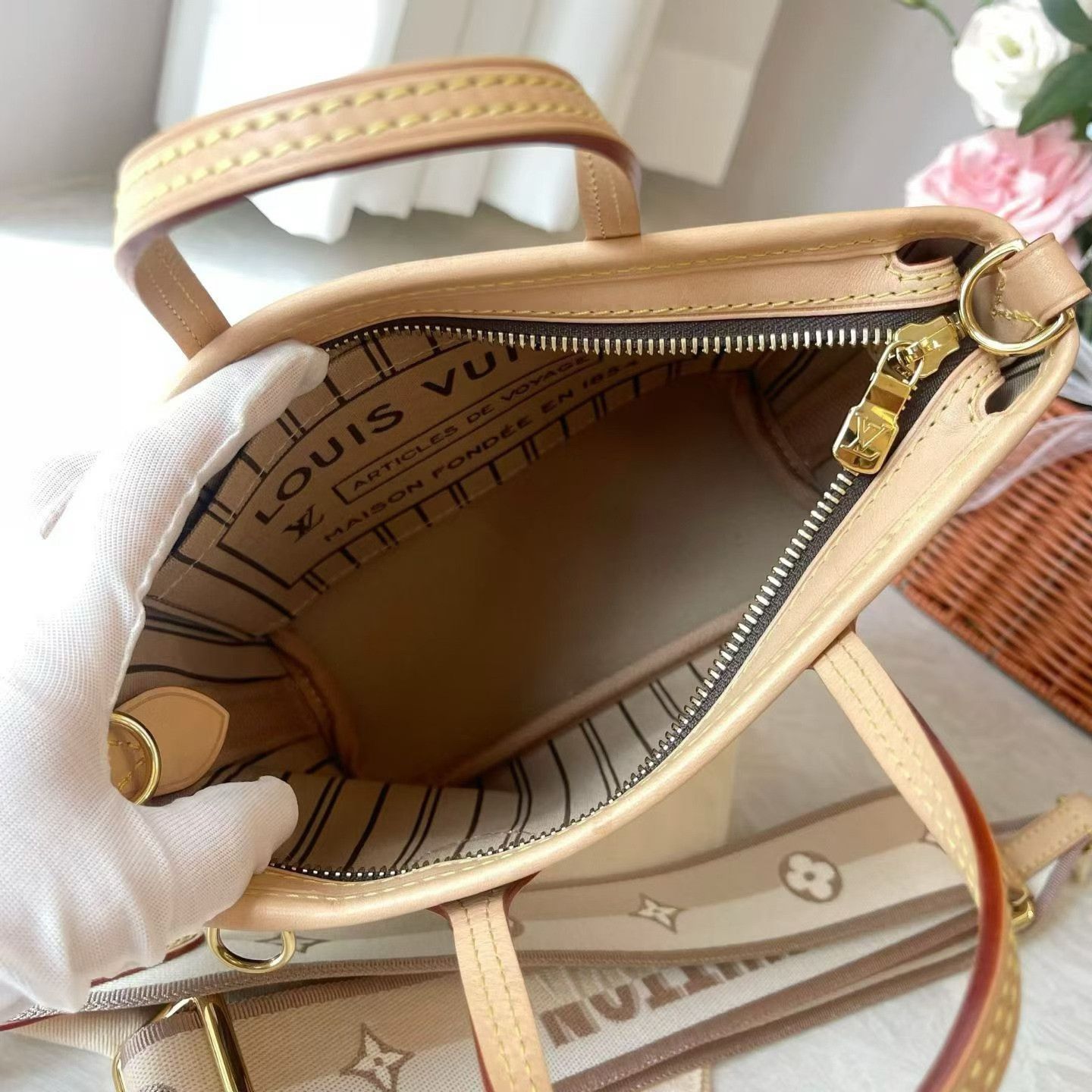 Louis Vuitton Pre-loved Bag Very good condition Size ONE SIZE - 8 Thumbnail