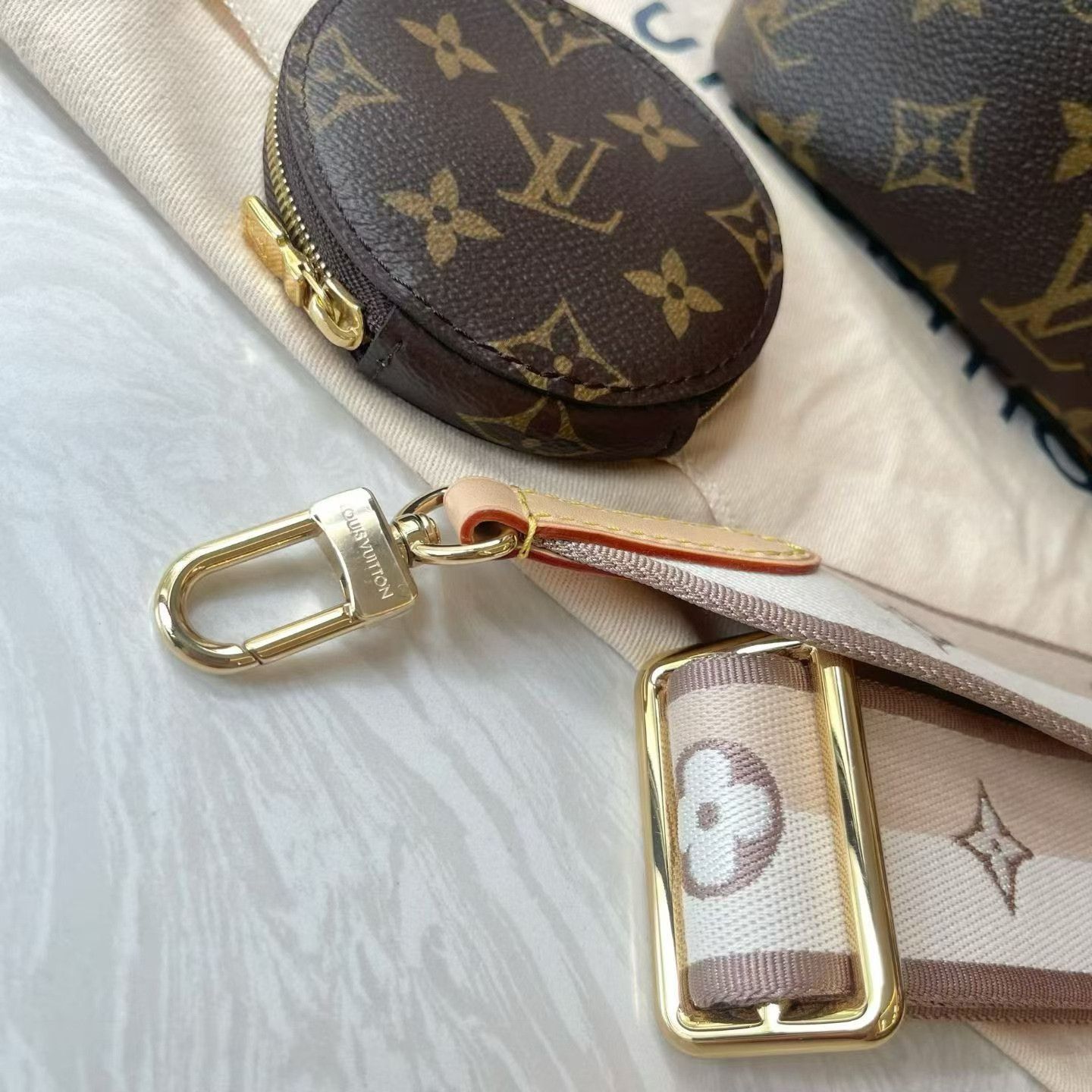 Louis Vuitton Pre-loved Bag Very good condition Size ONE SIZE - 4 Thumbnail