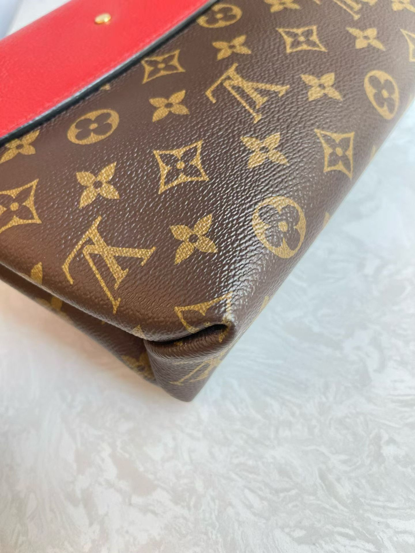 Louis Vuitton Pre-loved Bag Very good condition Size ONE SIZE - 4 Thumbnail