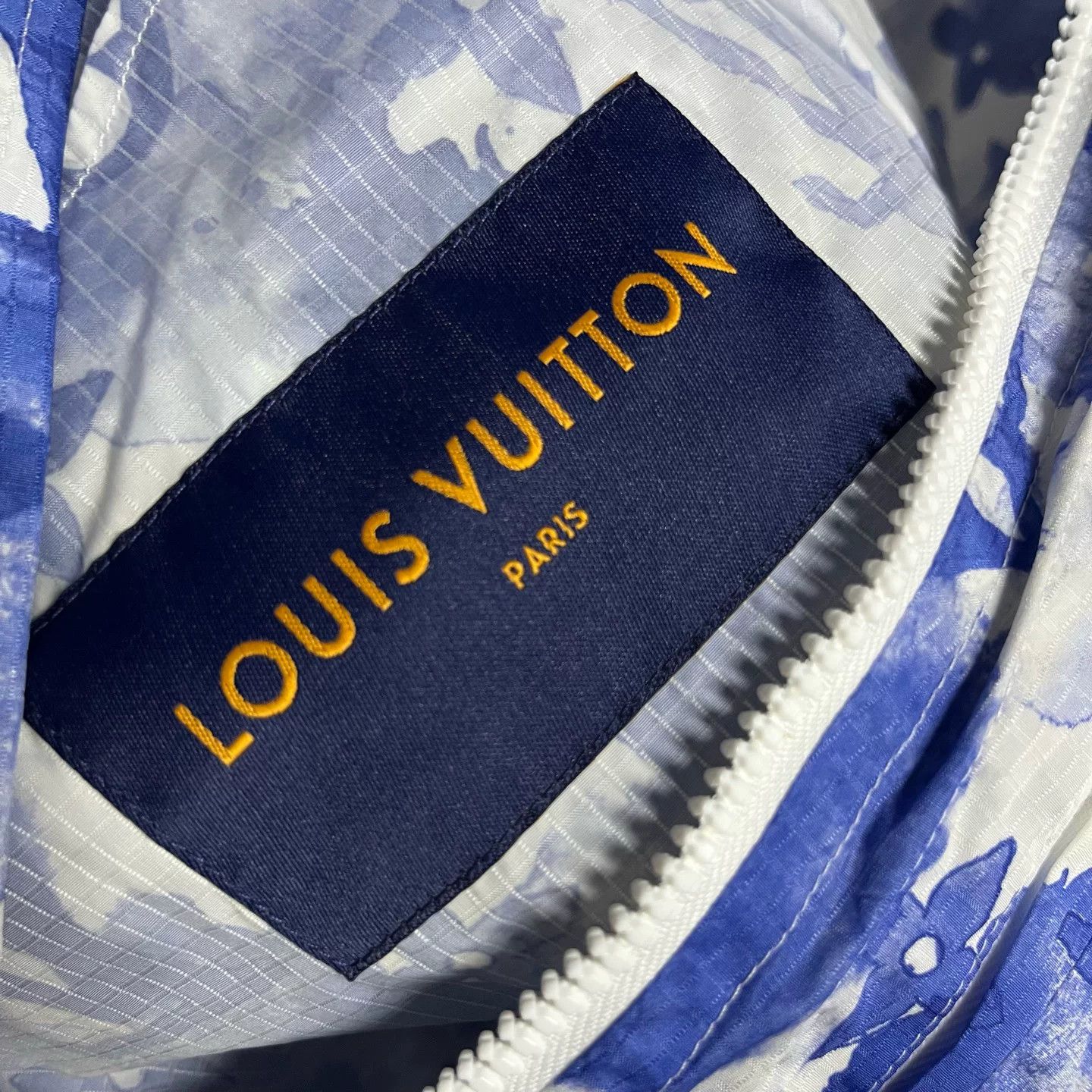 Louis Vuitton Louis Vuitton Retro Printed Blue T-Shirt 46 Women Size L / US 10 / IT 46 - 4 Thumbnail