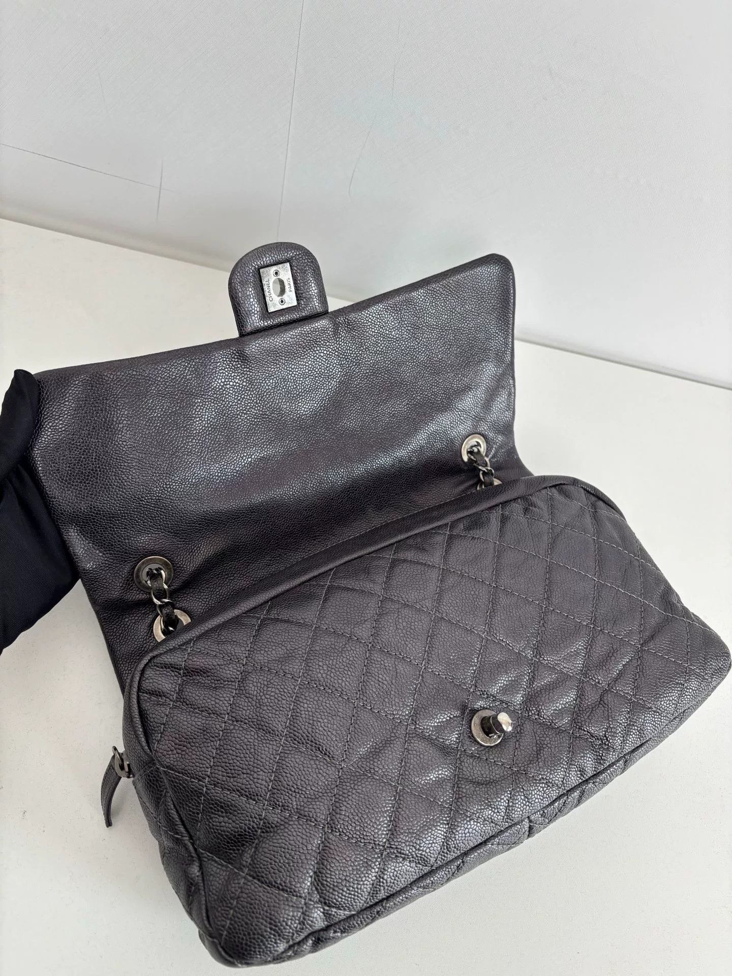 Chanel Pre-loved Bag Very good condition Size ONE SIZE - 7 Thumbnail