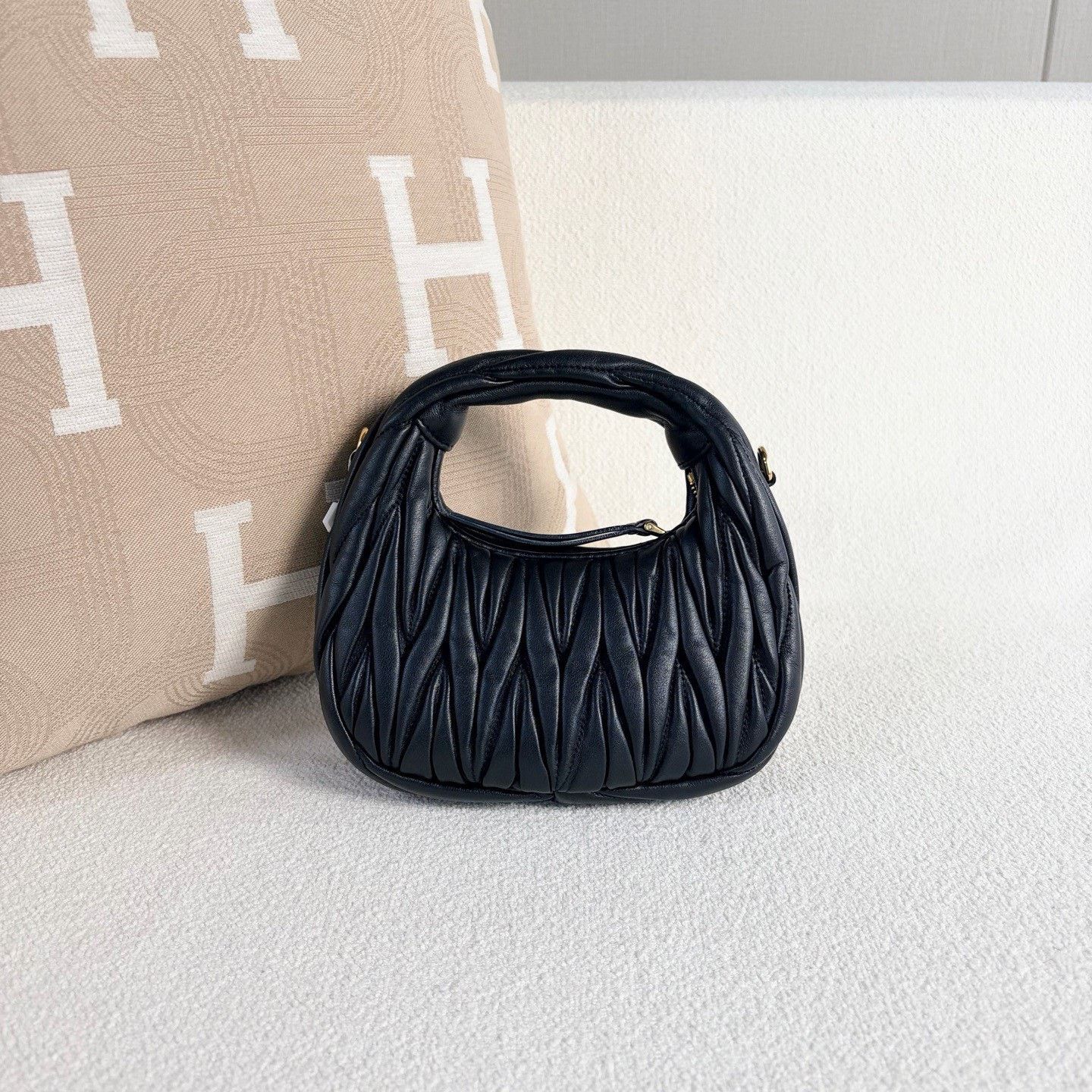 Miu Miu Pre-loved Bag Very good condition Size ONE SIZE - 3 Thumbnail