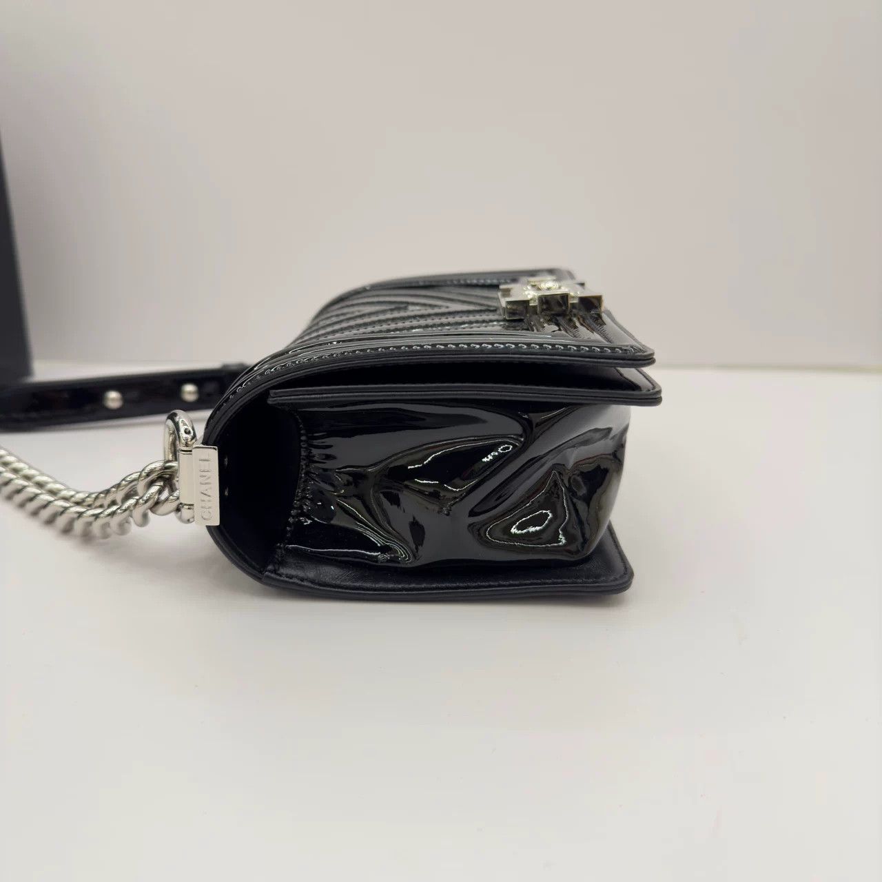 Chanel Pre-loved Bag Very good condition Size ONE SIZE - 5 Thumbnail