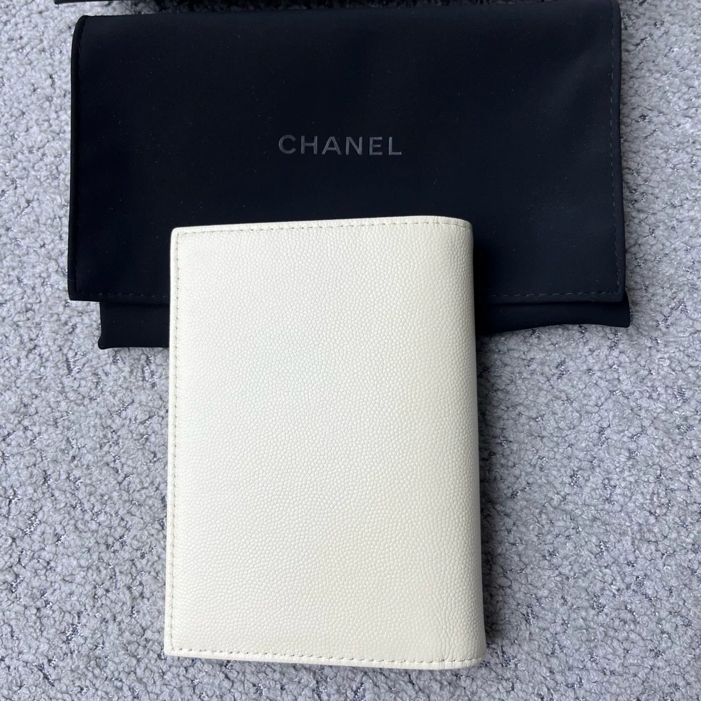 Chanel Chanel Leather Graphic Beige Shoulder Bag 26 Women Size ONE SIZE - 3 Thumbnail