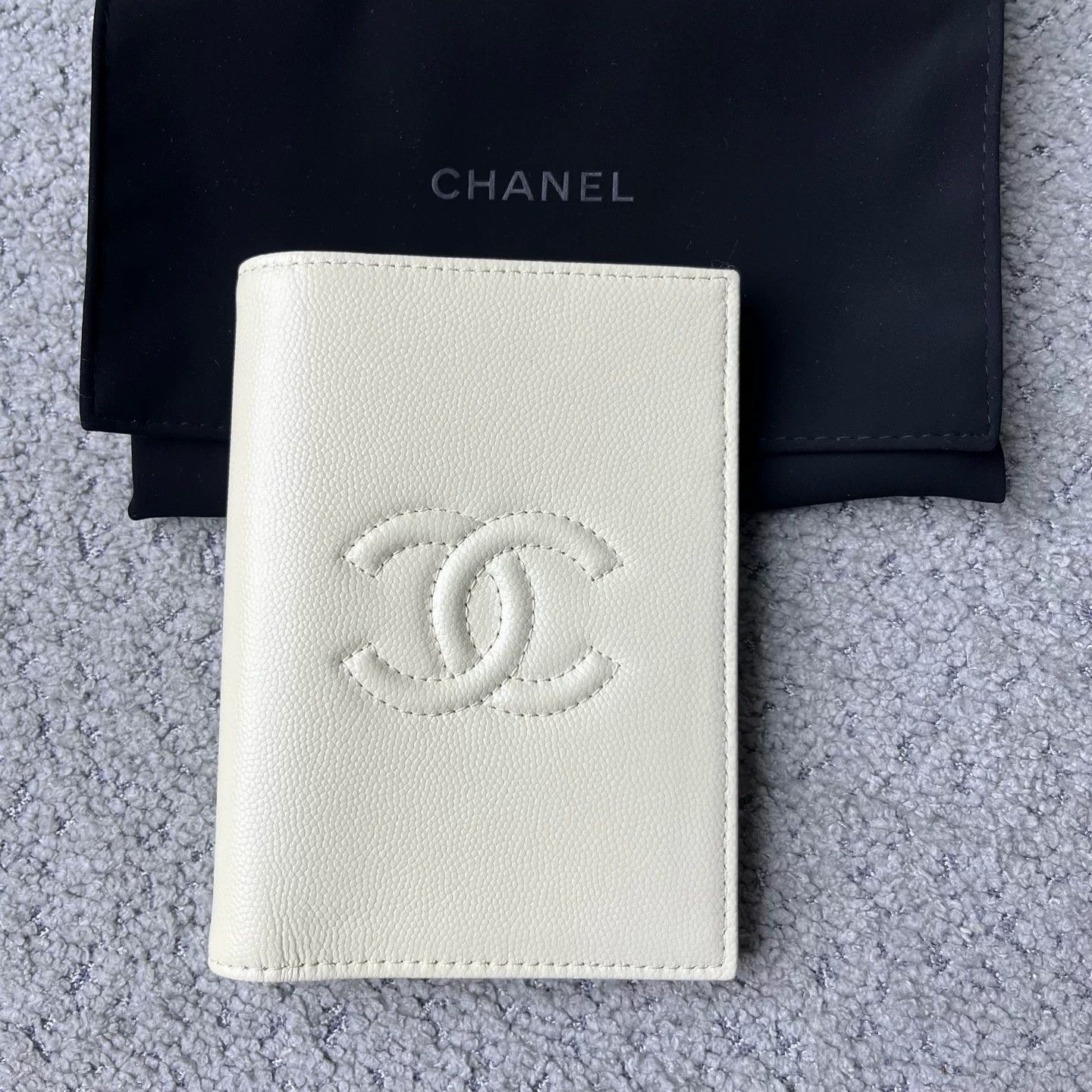 Chanel Chanel Leather Graphic Beige Shoulder Bag 26 Women Size ONE SIZE - 2 Thumbnail