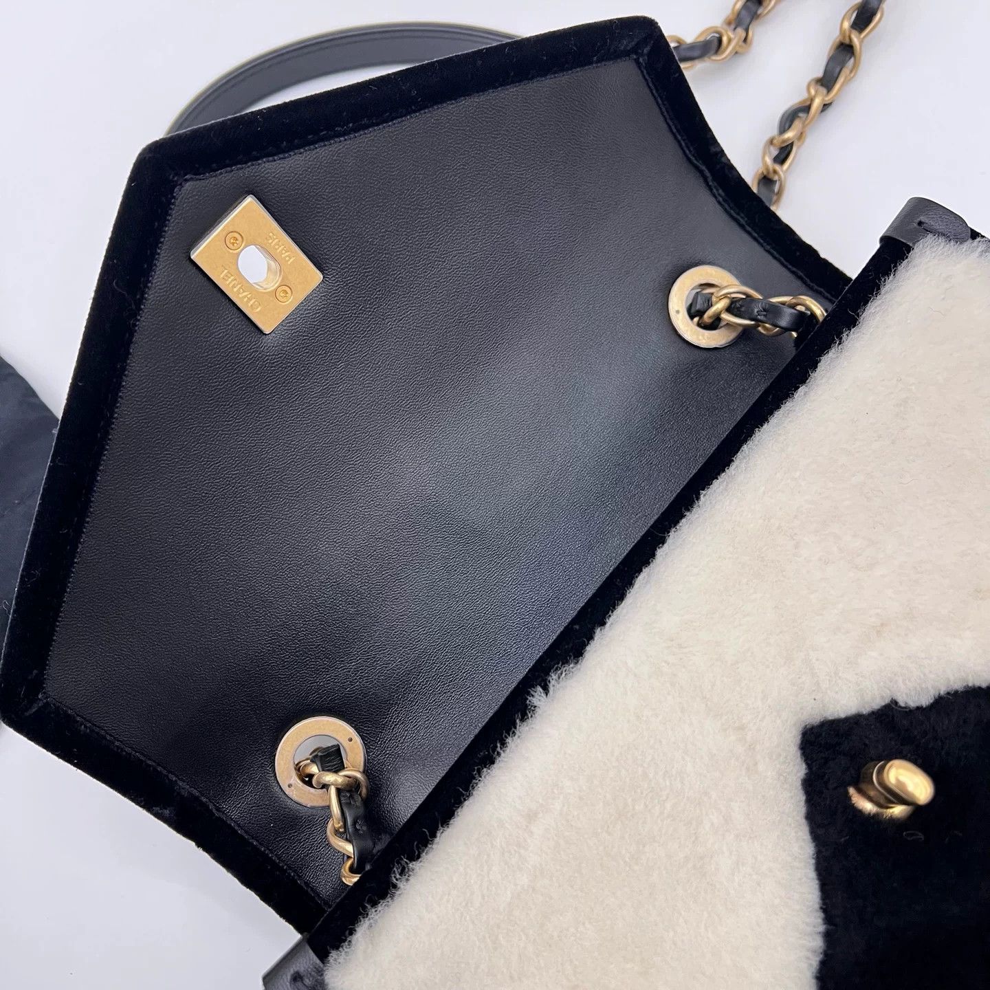Chanel Pre-loved Bag Very good condition Size ONE SIZE - 8 Thumbnail