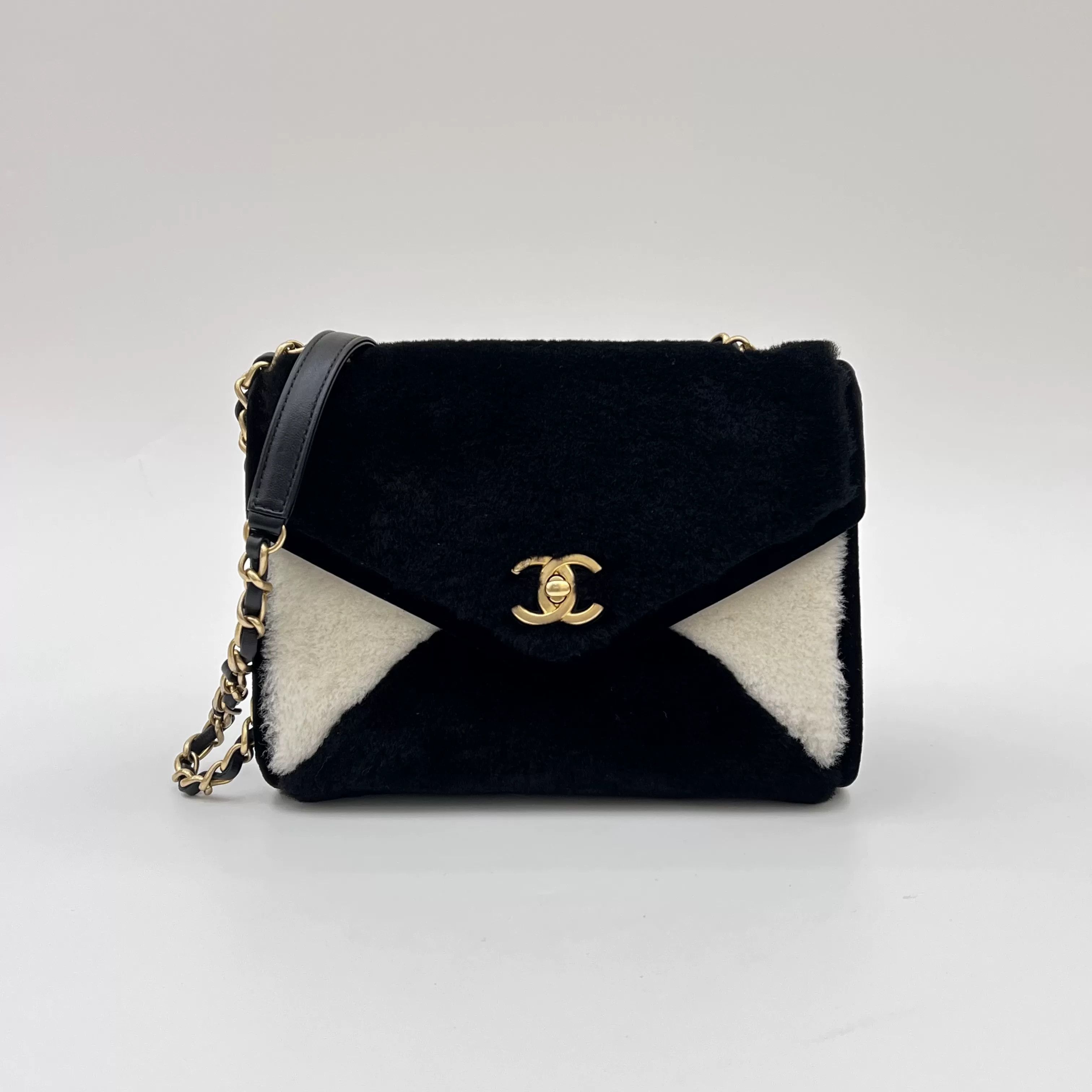 Chanel Pre-loved Bag Very good condition Size ONE SIZE - 2 Thumbnail
