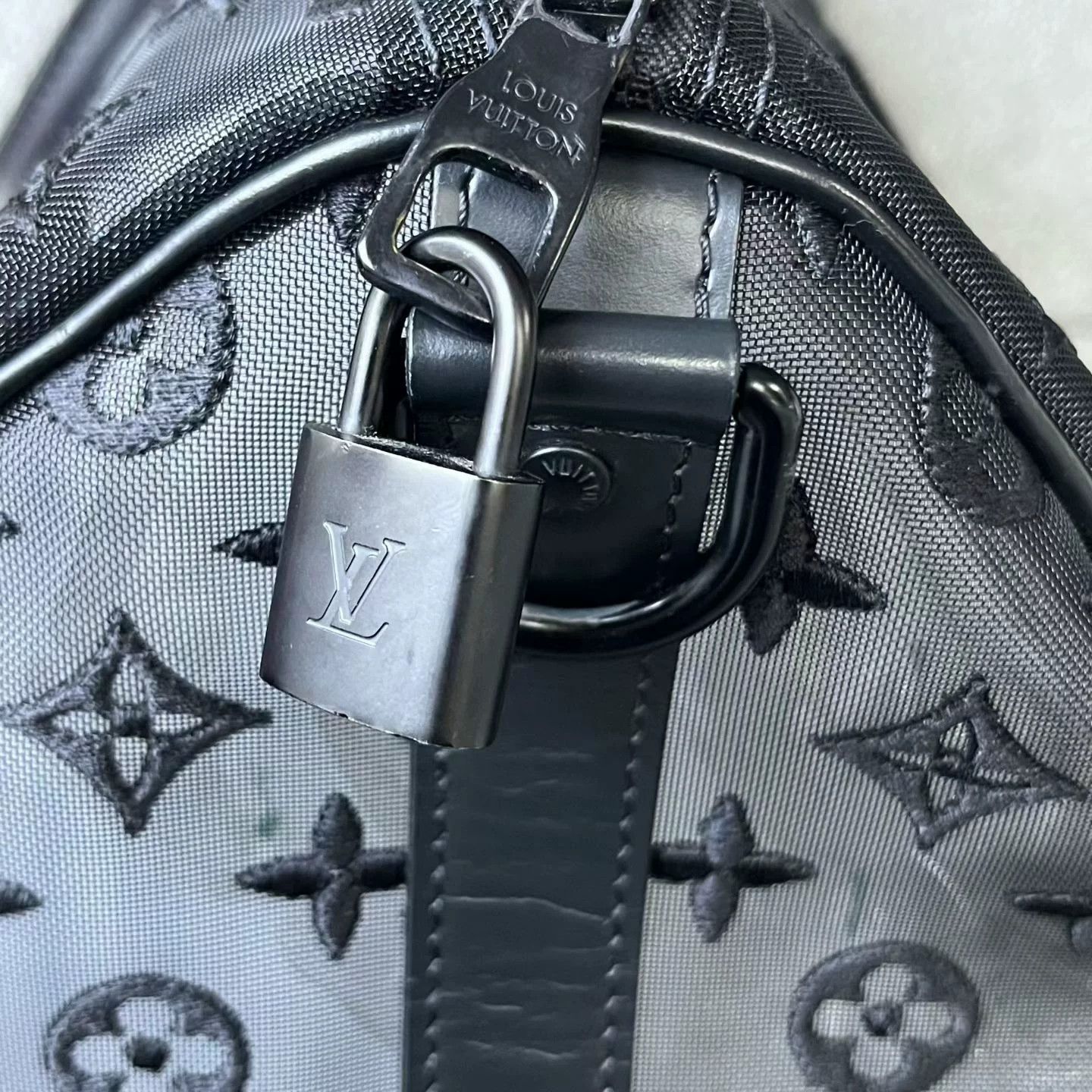 Louis Vuitton Louis Vuitton Black Shoulder Bag Women Size ONE SIZE - 4 Thumbnail