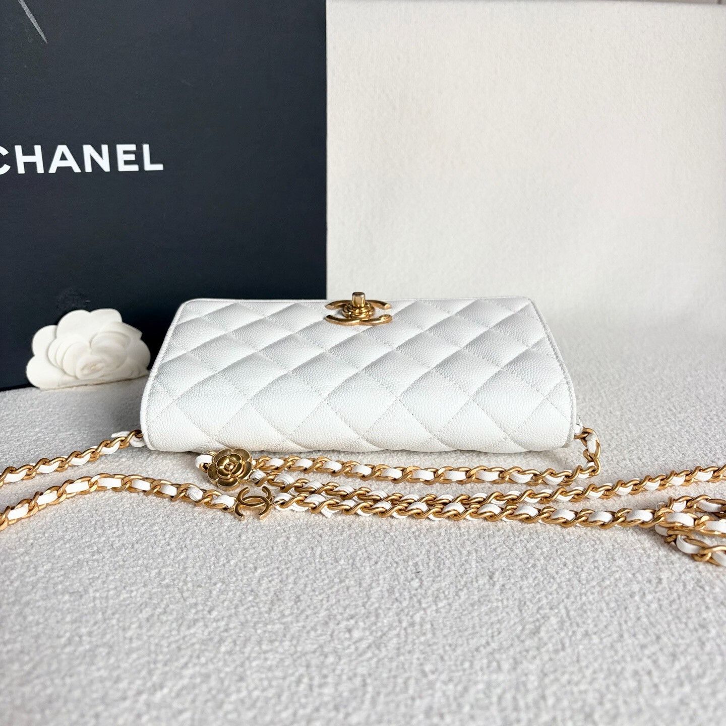 Chanel Pre-loved Bag Very good condition Size ONE SIZE - 8 Thumbnail