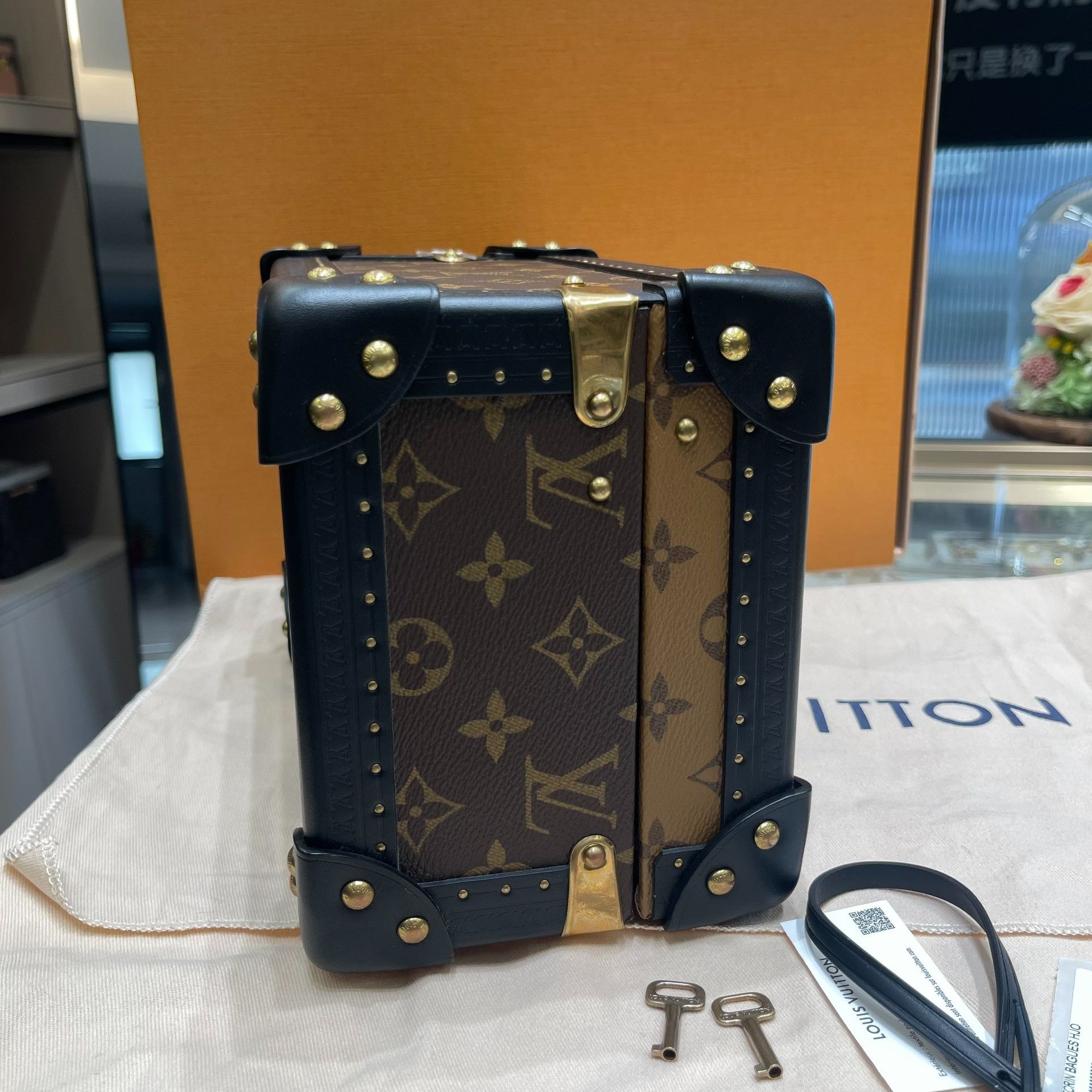 Louis Vuitton Pre-loved Bag Very good condition Size ONE SIZE - 4 Thumbnail
