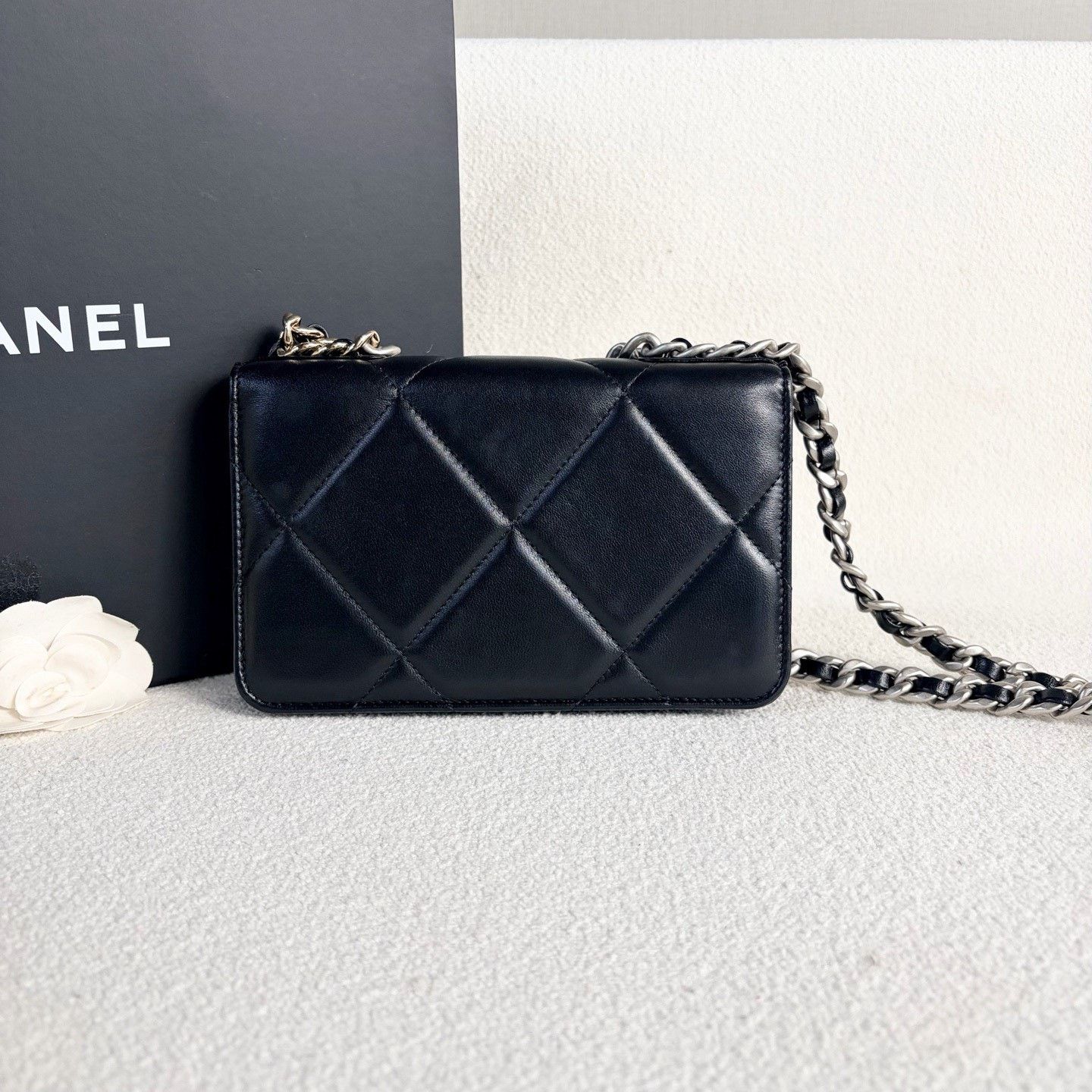 Chanel Pre-loved Bag Very good condition Size ONE SIZE - 3 Thumbnail