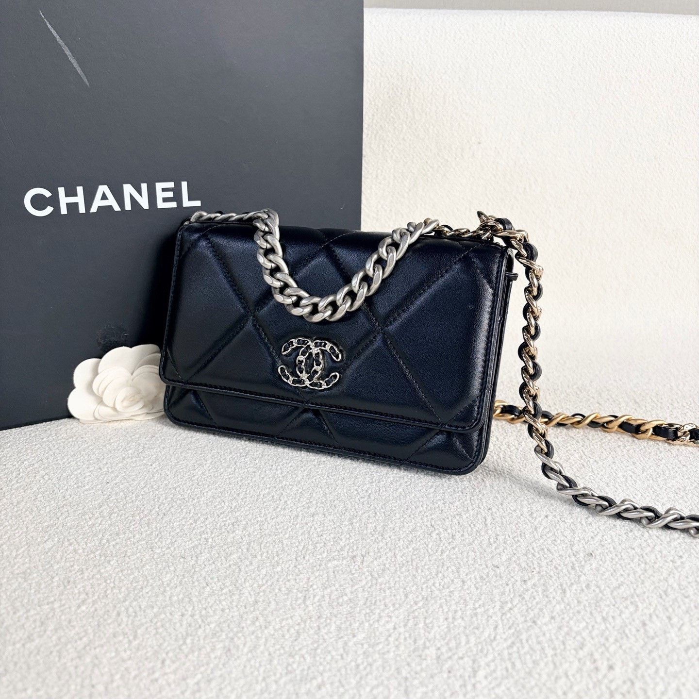 Chanel Pre-loved Bag Very good condition Size ONE SIZE - 4 Thumbnail