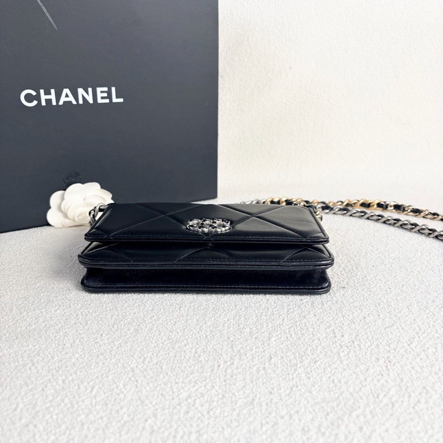 Chanel Pre-loved Bag Very good condition Size ONE SIZE - 5 Thumbnail