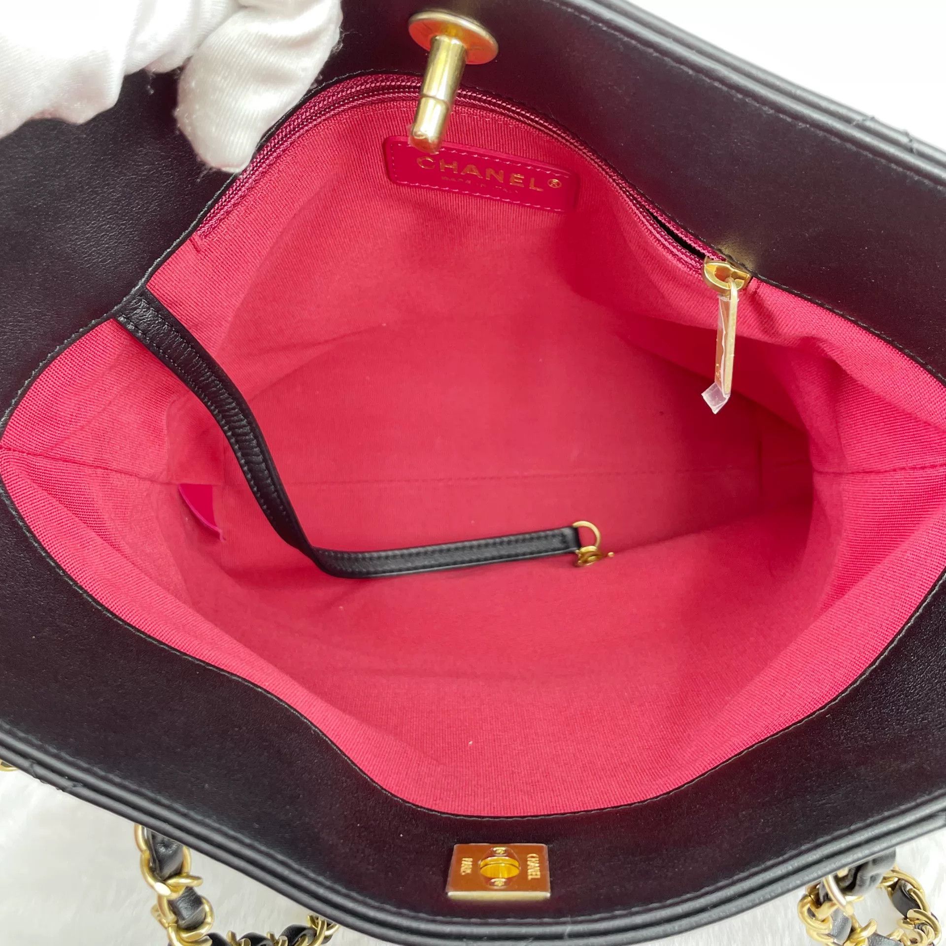Chanel Pre-loved Bag Very good condition Size ONE SIZE - 8 Thumbnail