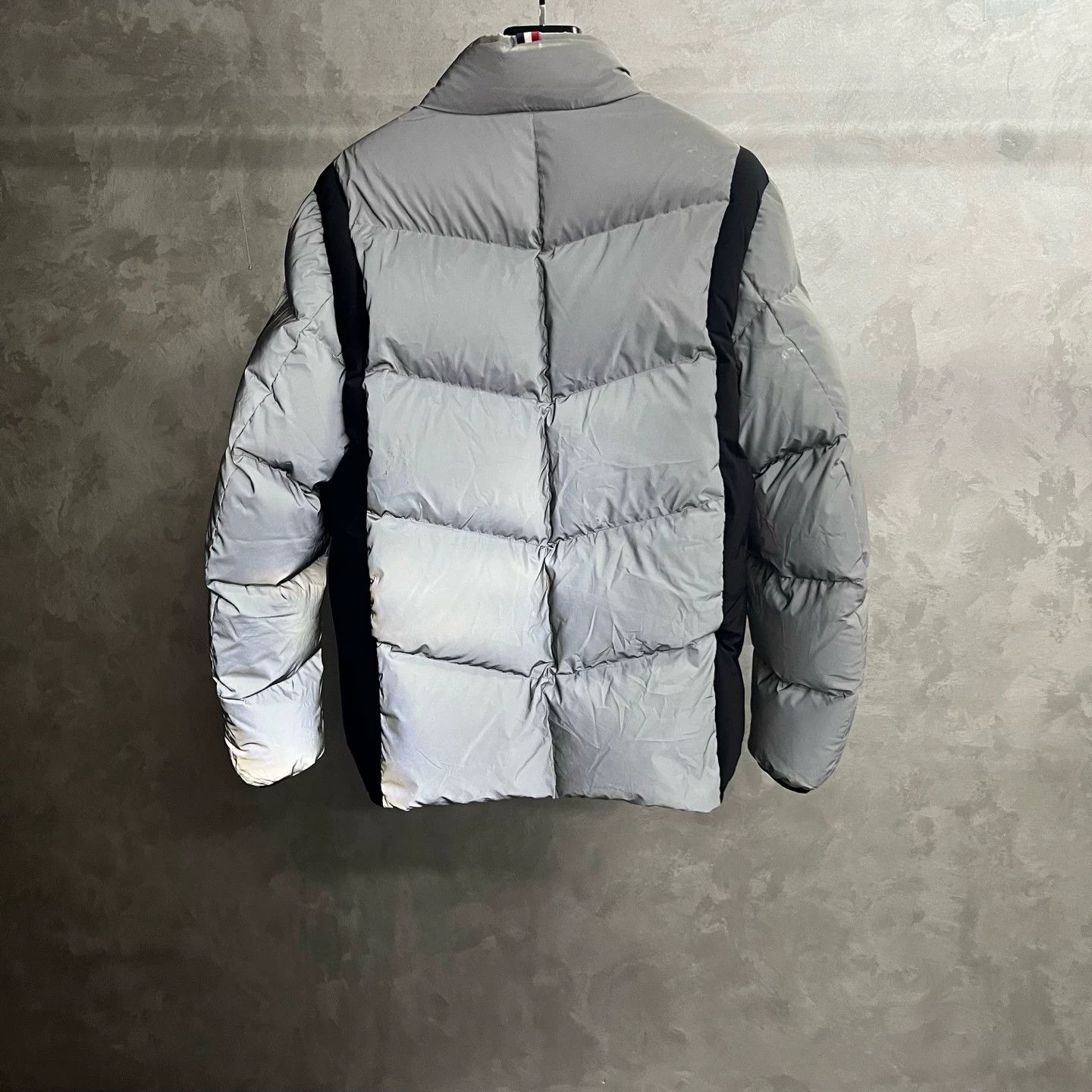 Moncler Moncler Reflective Gray Down Jacket 4 Women Size XS / US 0-2 / IT 36-38 - 5 Thumbnail