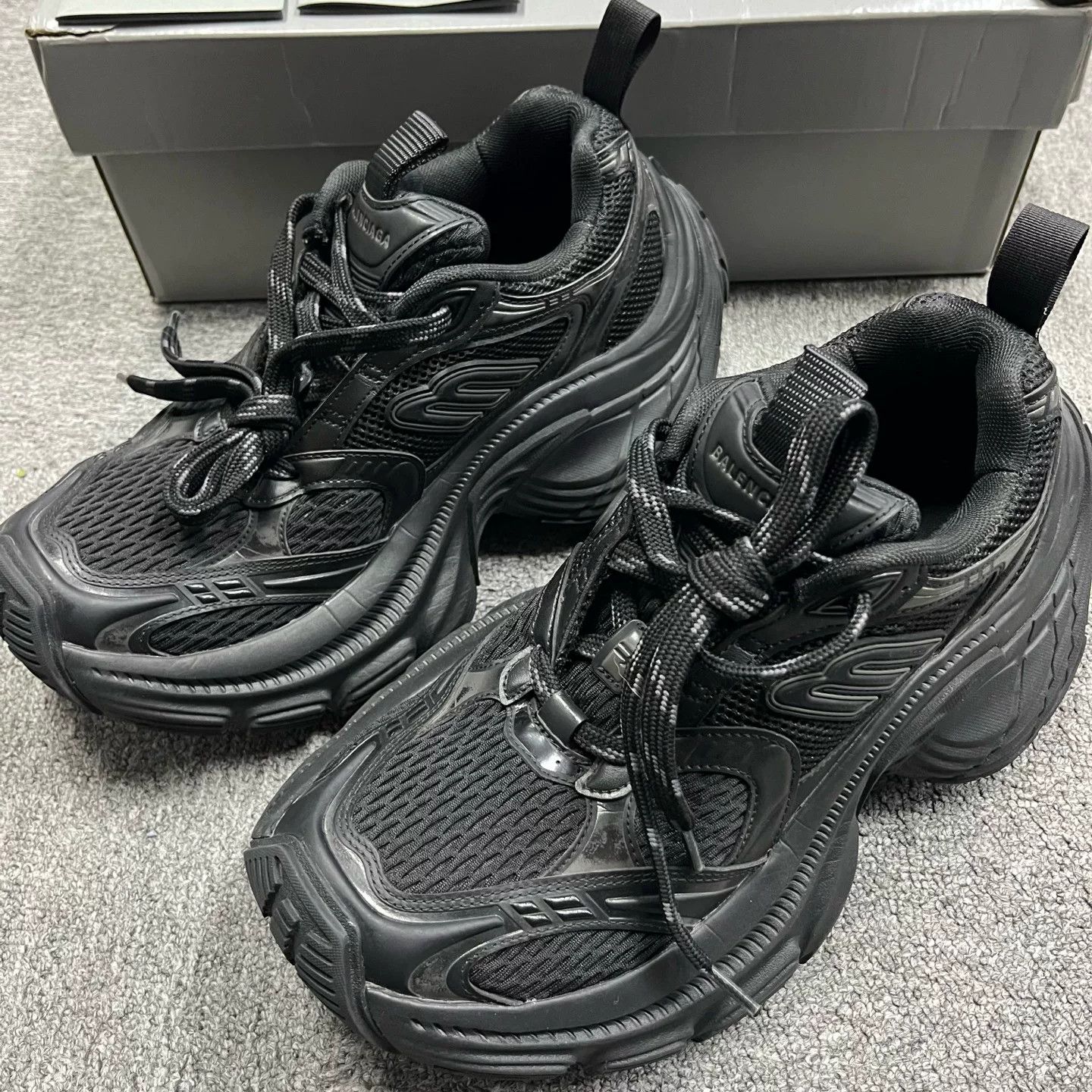 Balenciaga Balenciaga Black Lowtop Sneakers XL Women Size US 8 / IT 38 - 2 Thumbnail