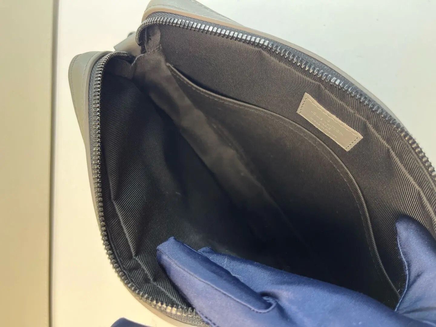 Louis Vuitton Pre-loved Bag Very good condition Size ONE SIZE - 8 Thumbnail