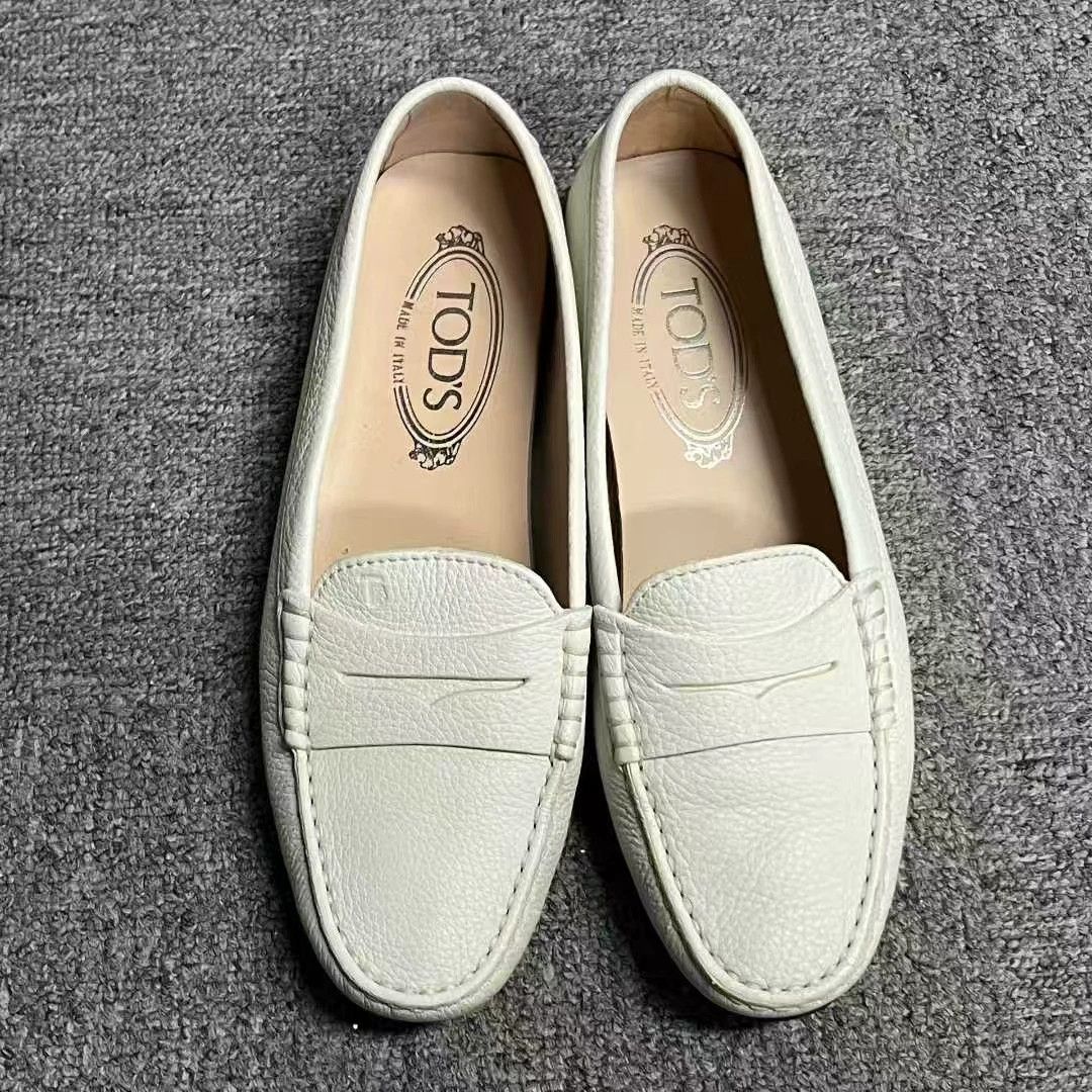 Gucci Gucci White Lowtop Sneakers S Women Size US 6 / IT 36 - 2 Thumbnail