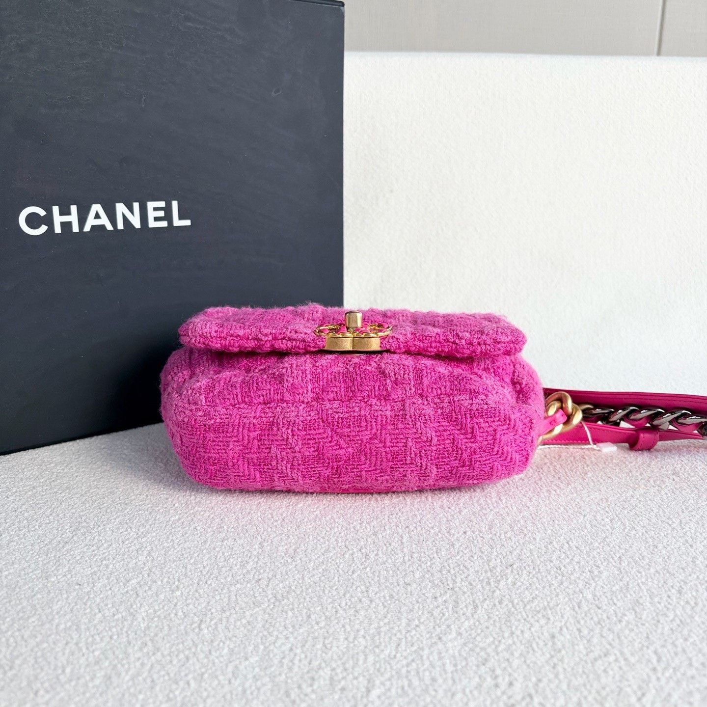 Chanel Pre-loved Bag Very good condition Size ONE SIZE - 5 Thumbnail