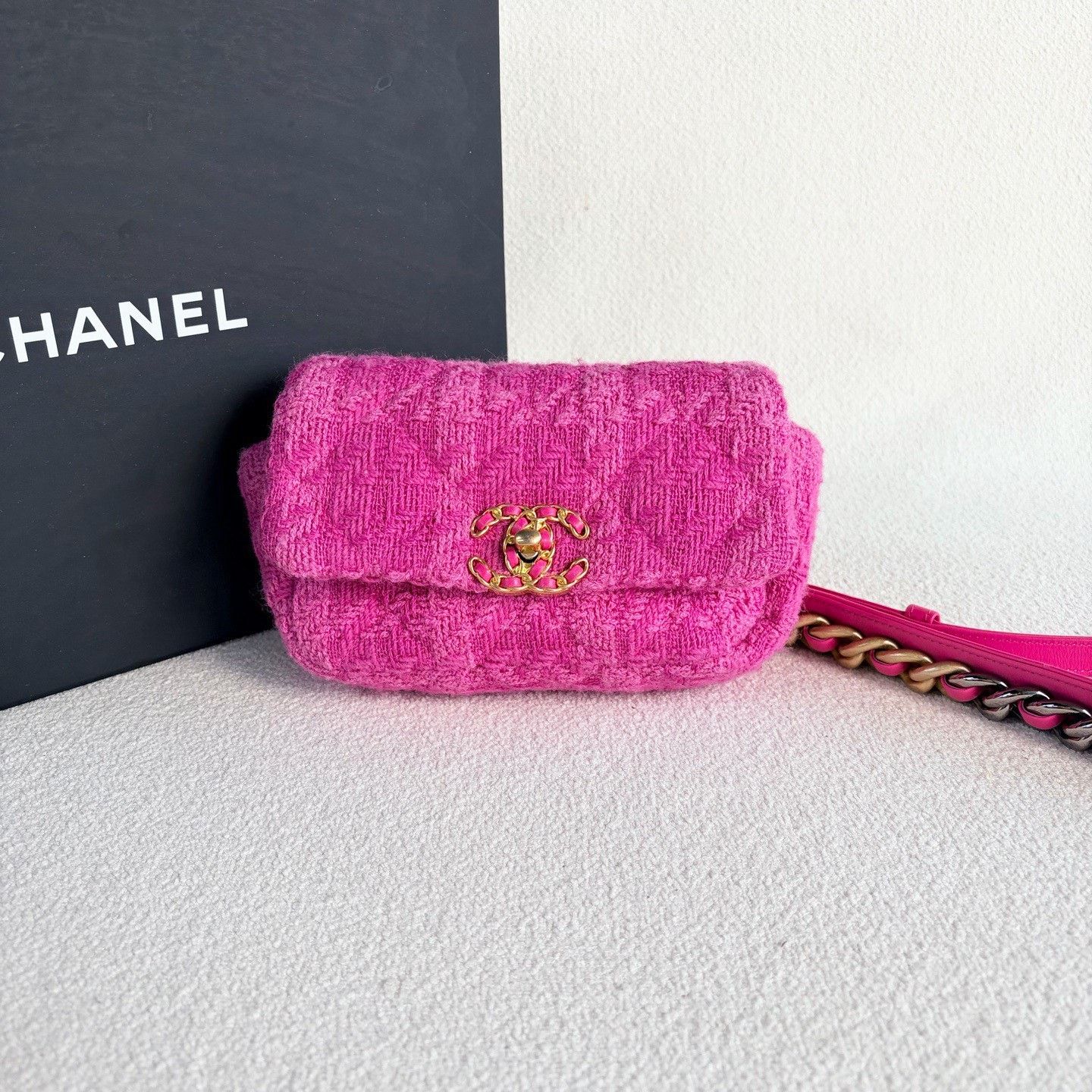 Chanel Pre-loved Bag Very good condition Size ONE SIZE - 2 Thumbnail