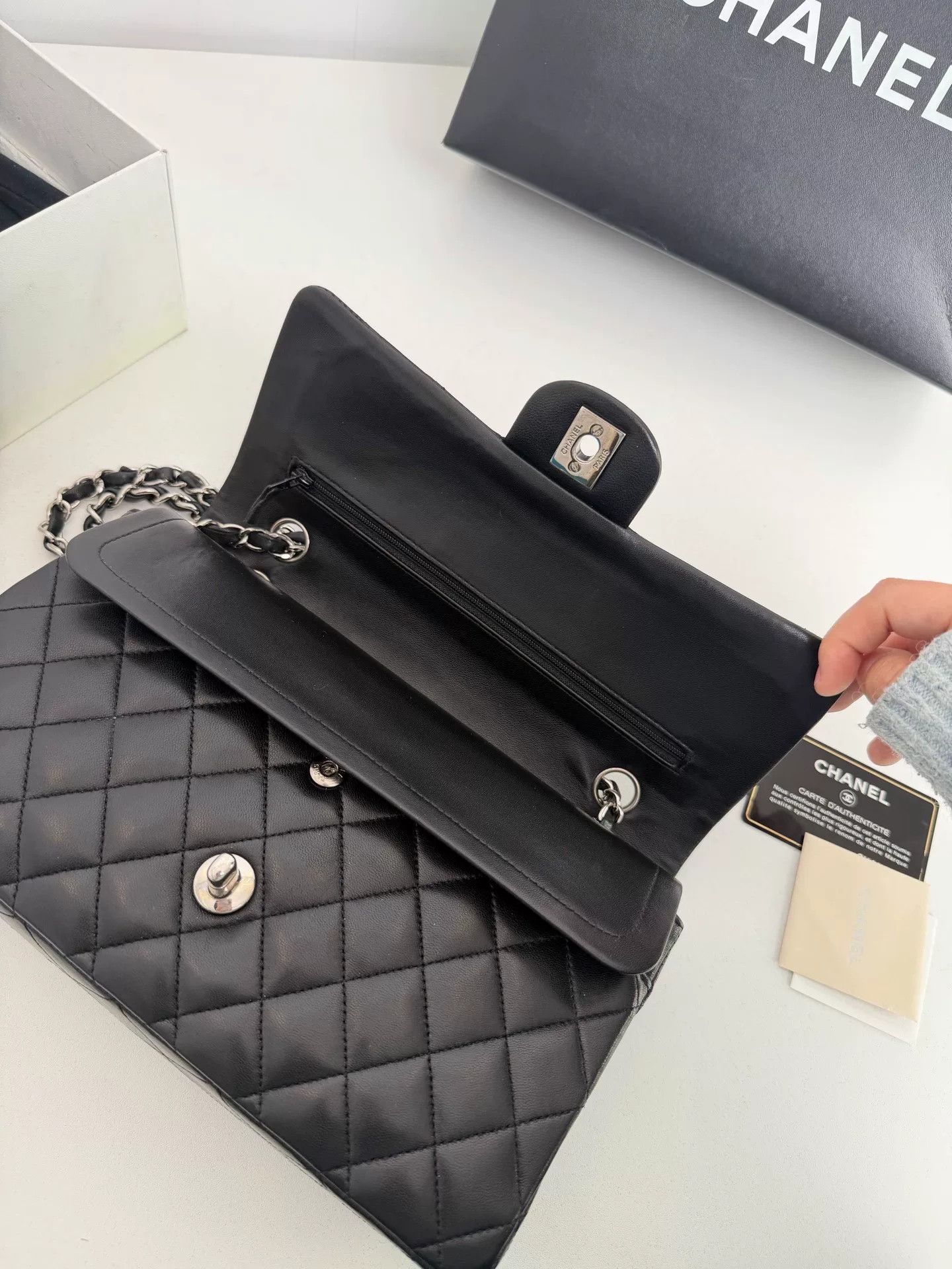 Chanel Pre-loved Bag Very good condition Size ONE SIZE - 8 Thumbnail