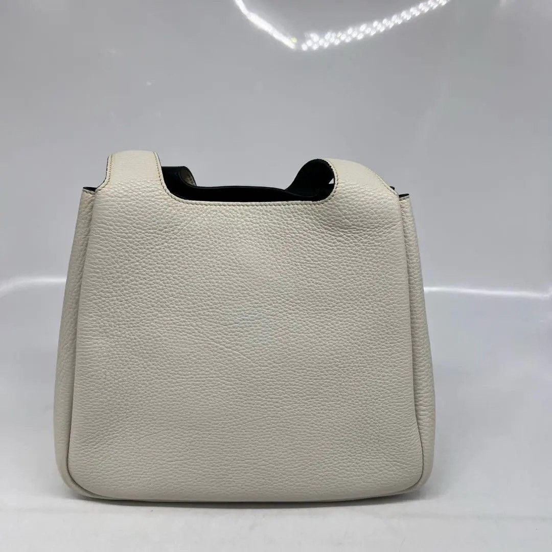 Prada Pre-loved Bag Very good condition Size ONE SIZE - 4 Thumbnail