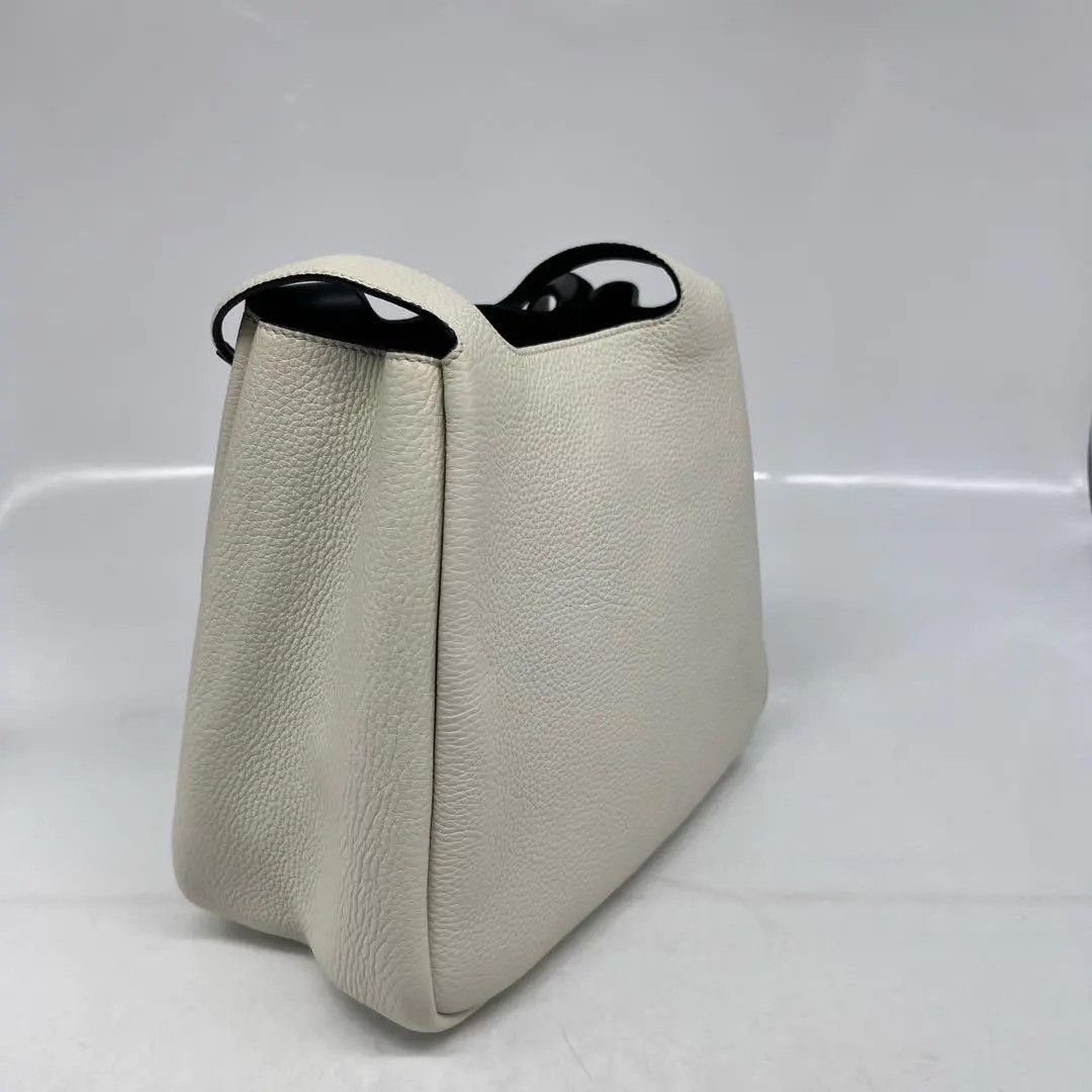 Prada Pre-loved Bag Very good condition Size ONE SIZE - 3 Thumbnail