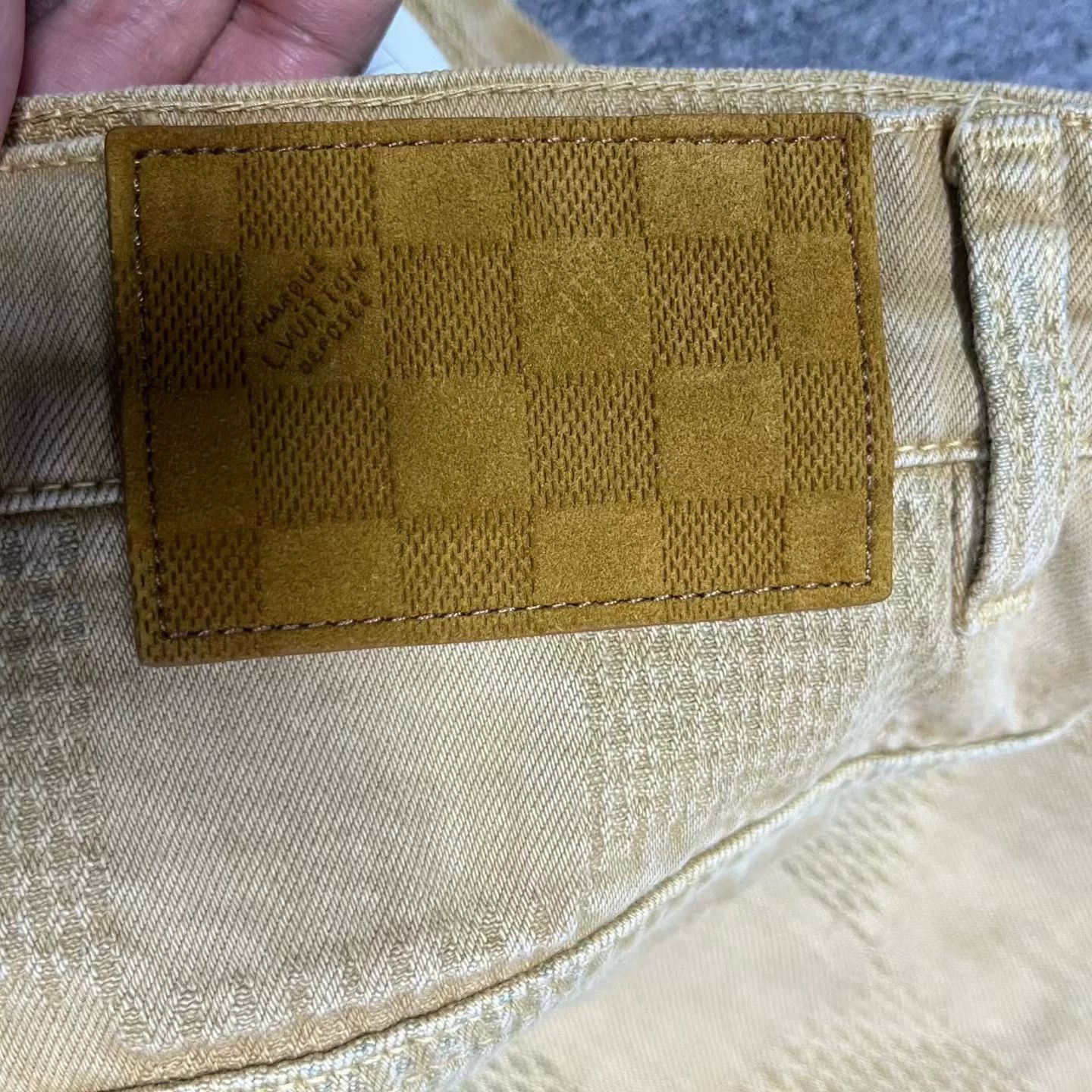 Louis Vuitton Louis Vuitton Retro Beige T-Shirt 31 Women Size XS / US 0-2 / IT 36-38 - 5 Thumbnail