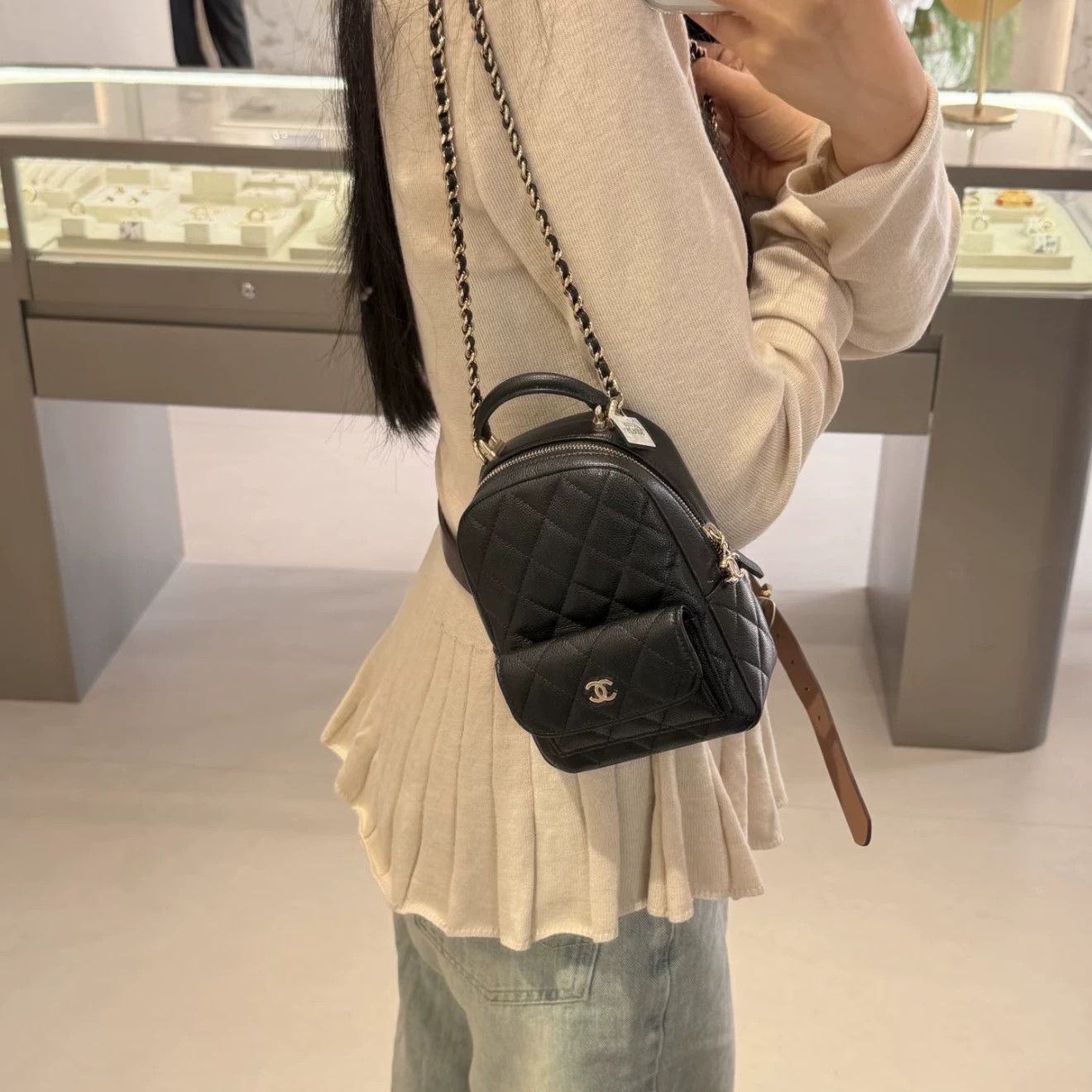Chanel Pre-loved Bag Very good condition Size ONE SIZE - 4 Thumbnail