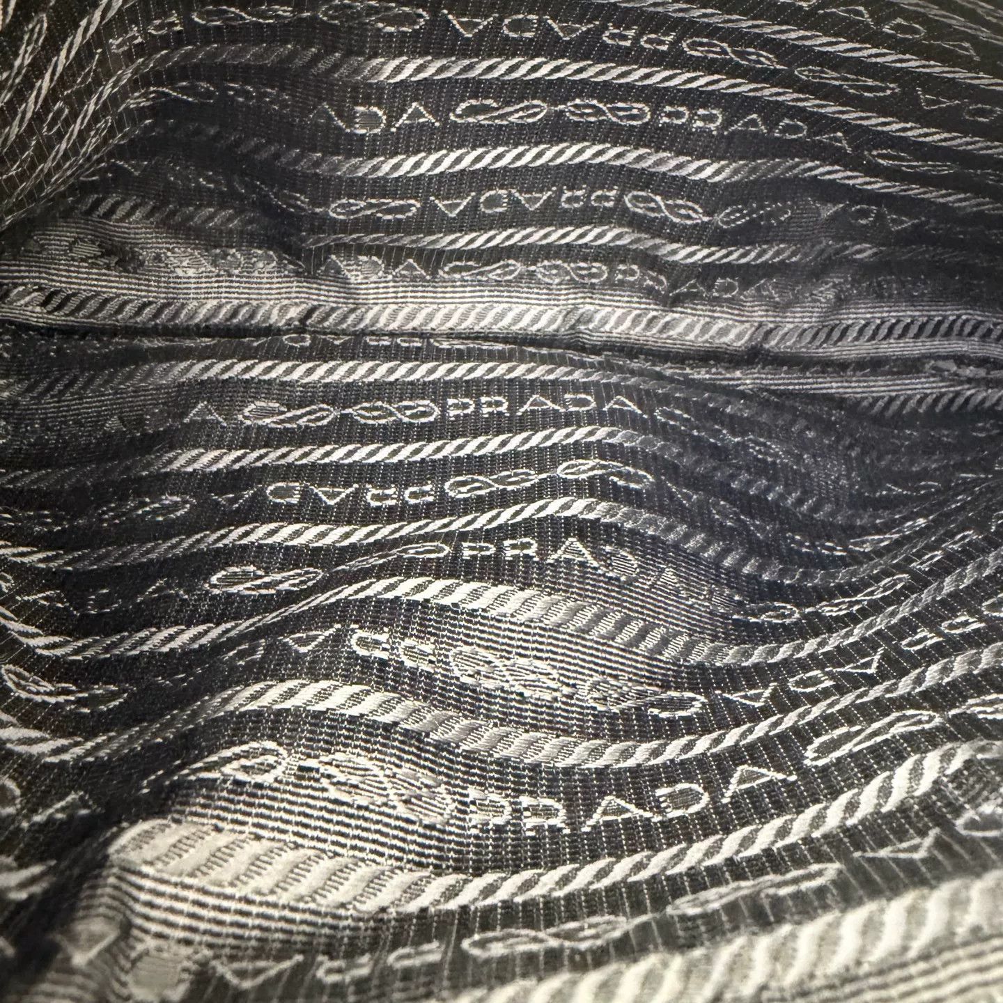 Prada Pre-loved Bag Very good condition Size ONE SIZE - 8 Thumbnail