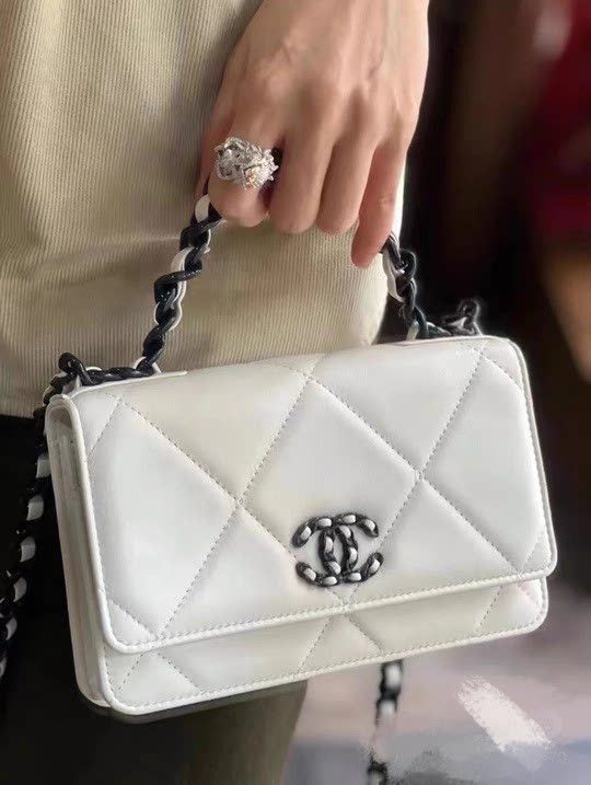 Chanel Pre-loved Bag Very good condition Size ONE SIZE - 9 Thumbnail