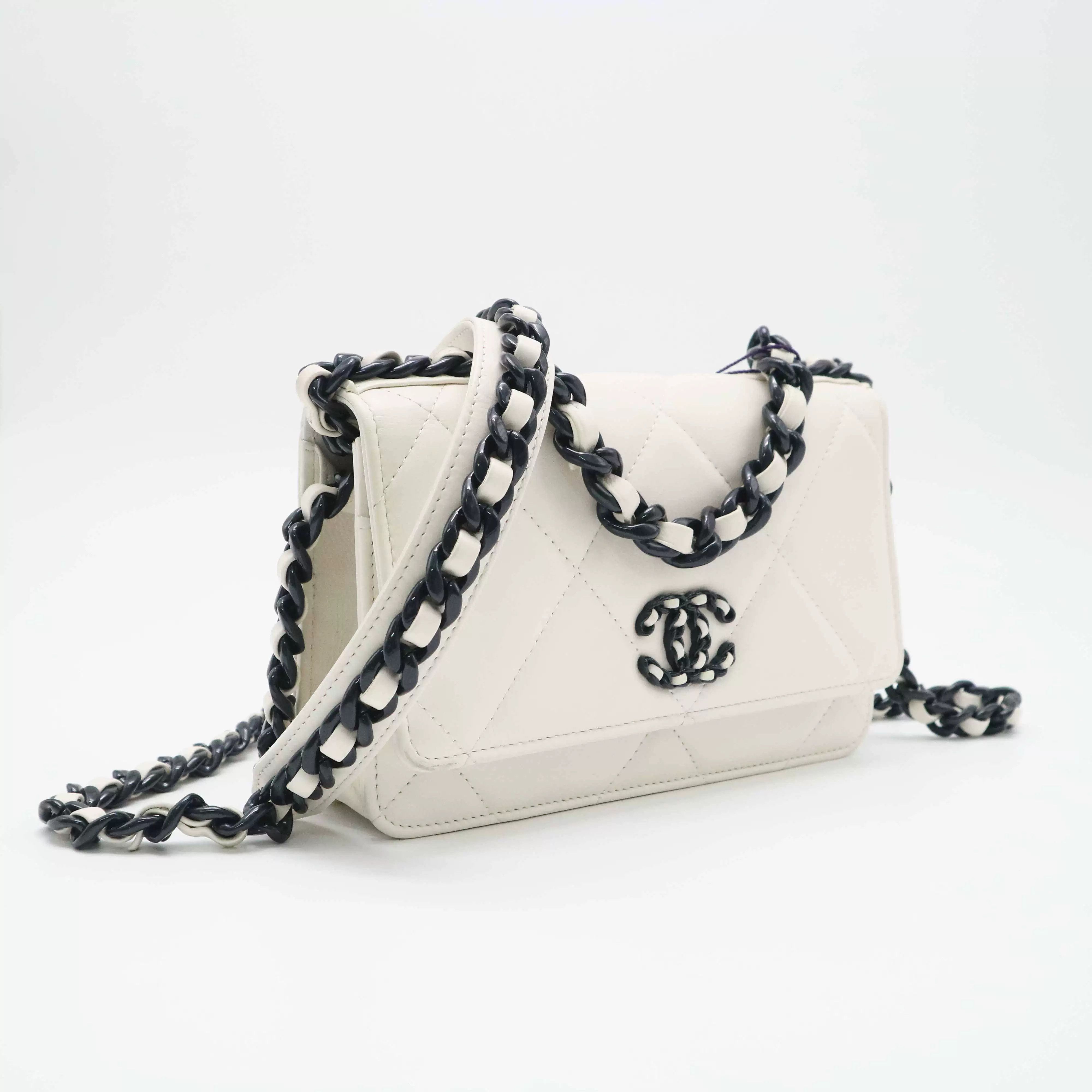 Chanel Pre-loved Bag Very good condition Size ONE SIZE - 2 Thumbnail